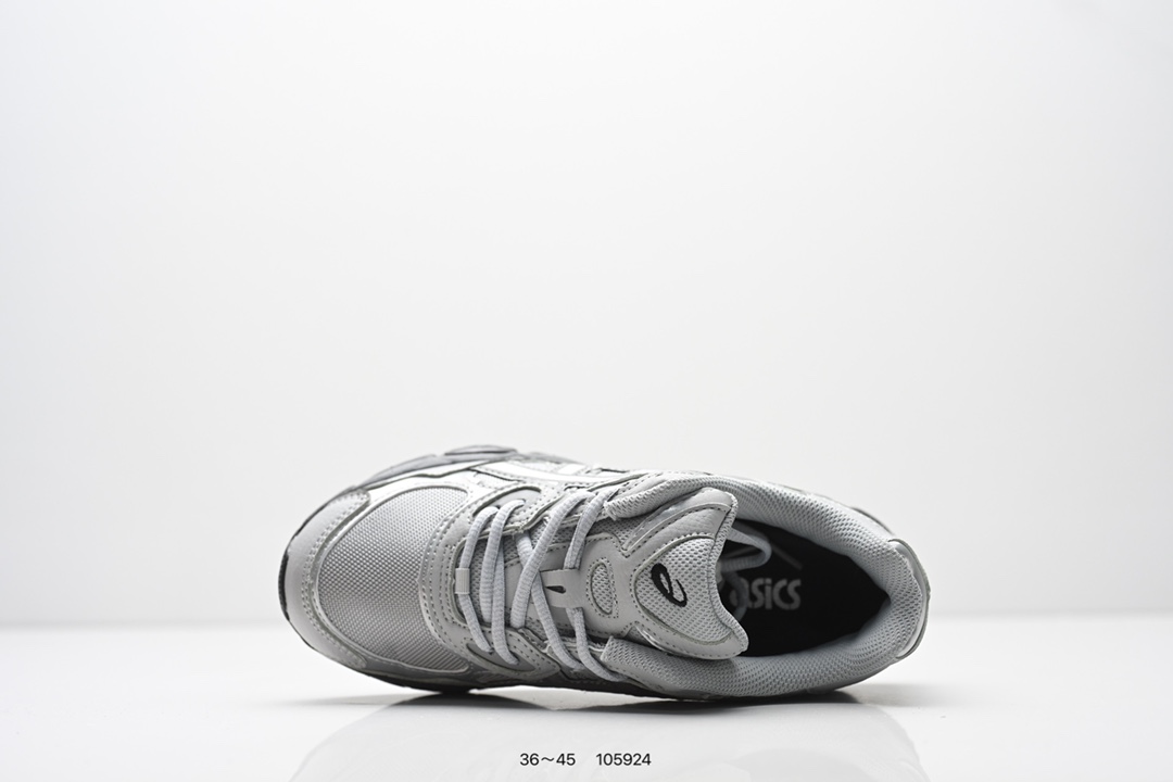 💰120
Asics Gel-NYC 复古单品
亚瑟士新款厚底街头运动休闲鞋
ASICS亚瑟士推出全新GEL-NYC,彰显纽约都市活力。这次的新系列融入了多个版本GEL的经典设计风格,广受好评。其设计灵感来源于GEL-NIMBUS 3,GEL-MC PLUS V 和 GEL-CUMULUS 16 这些往日经典鞋款。GEL-NYC使用GEL-CUMULUS 16鞋款的鞋楦设计,展现了独特的现代化美学。鞋底采用了轻质发泡材料,并在后跟和前掌处采用了ASICS亚瑟士核心科技——GEL缓震胶,赋予鞋款强大的缓冲性能,提供了更柔软舒适的穿着体验。而在原有设计的启发之上,此次鞋款采用更贴合当今潮流趋势的材料和创新技术,展现出纽约充满活力的都市精神。
货号:1203A372-600
Size:36~45
编码:105924