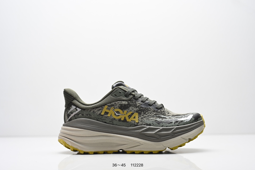 💰140
HOKA ONE ONE Stinson Atr 7
低帮专业越野跑步鞋 实拍首发 
作为 HOKA 传统鞋履的第六版 Stinson ATR 6继续在道路和非电网中提供多功能舒适性 
Stinson ATR 6在整个HOKA产品系列中以最高的体积堆叠高度提供相同的舒适脚下体验 
是名副其实的“气垫船” 与前代产品相比 
这款多功能全地形鞋重量更轻 稳定性更高
采用从消费后废塑料中提取的回收Unif REPREVE®纱线 鞋带内新集成的孔眼提供独立支撑 而精致的鞋跟领提供舒适的贴合感
紧密间隔的凸耳确保稳定性
Stinson ATR 6将激进的美学与性能相结合
继续将全地形置于 ATR中
官方货号: 1110506ZR
尺码:看图所示
 编号：112228