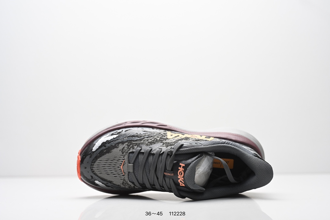 💰140
HOKA ONE ONE Stinson Atr 7
低帮专业越野跑步鞋 实拍首发
作为 HOKA 传统鞋履的第六版 Stinson ATR 6继续在道路和非电网中提供多功能舒适性
Stinson ATR 6在整个HOKA产品系列中以最高的体积堆叠高度提供相同的舒适脚下体验
是名副其实的“气垫船” 与前代产品相比
这款多功能全地形鞋重量更轻 稳定性更高
采用从消费后废塑料中提取的回收Unif REPREVE®纱线 鞋带内新集成的孔眼提供独立支撑 而精致的鞋跟领提供舒适的贴合感
紧密间隔的凸耳确保稳定性
Stinson ATR 6将激进的美学与性能相结合
继续将全地形置于 ATR中
官方货号: 1110506ZR
尺码:看图所示
编号:112228