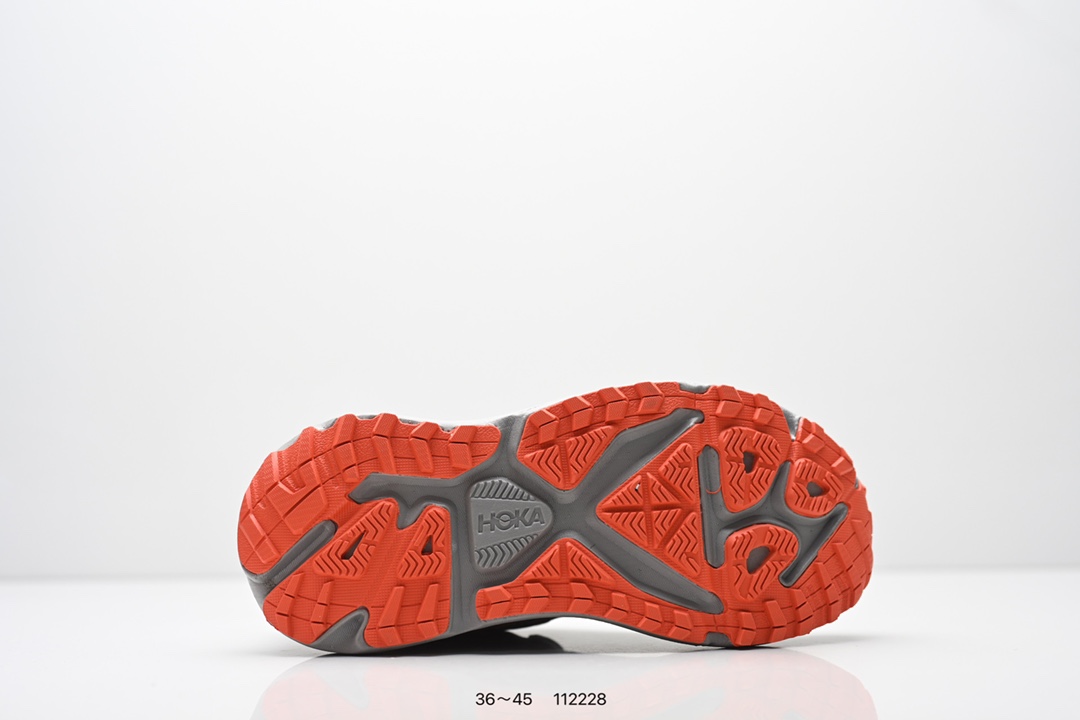 💰140
HOKA ONE ONE Stinson Atr 7
低帮专业越野跑步鞋 实拍首发
作为 HOKA 传统鞋履的第六版 Stinson ATR 6继续在道路和非电网中提供多功能舒适性
Stinson ATR 6在整个HOKA产品系列中以最高的体积堆叠高度提供相同的舒适脚下体验
是名副其实的“气垫船” 与前代产品相比
这款多功能全地形鞋重量更轻 稳定性更高
采用从消费后废塑料中提取的回收Unif REPREVE®纱线 鞋带内新集成的孔眼提供独立支撑 而精致的鞋跟领提供舒适的贴合感
紧密间隔的凸耳确保稳定性
Stinson ATR 6将激进的美学与性能相结合
继续将全地形置于 ATR中
官方货号: 1110506ZR
尺码:看图所示
编号:112228