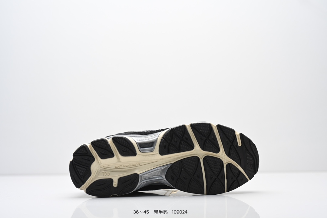 💰120
Asics Gel-NYC 复古单品
亚瑟士新款厚底街头运动休闲鞋
ASICS亚瑟士推出全新GEL-NYC,彰显纽约都市活力。这次的新系列融入了多个版本GEL的经典设计风格,广受好评。其设计灵感来源于GEL-NIMBUS 3,GEL-MC PLUS V 和 GEL-CUMULUS 16 这些往日经典鞋款。GEL-NYC使用GEL-CUMULUS 16鞋款的鞋楦设计,展现了独特的现代化美学。鞋底采用了轻质发泡材料,并在后跟和前掌处采用了ASICS亚瑟士核心科技——GEL缓震胶,赋予鞋款强大的缓冲性能,提供了更柔软舒适的穿着体验。而在原有设计的启发之上,此次鞋款采用更贴合当今潮流趋势的材料和创新技术,展现出纽约充满活力的都市精神。
货号:1203A372-600
Size:36~45半
编码:109024