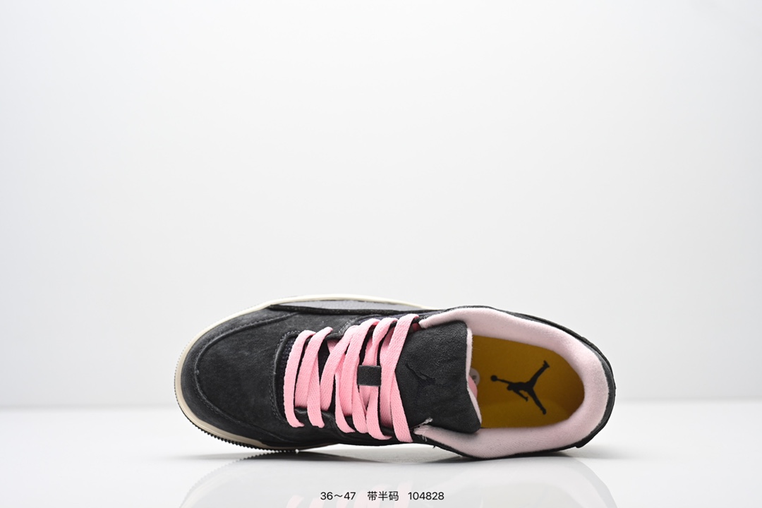 💰140
耐克 NIKE 乔丹 JORDAN FLIGHT COURT 时尚休闲 防滑耐磨 低帮运动鞋 复古篮球鞋 男女同款 Jordan「新鞋型」又来了!新配色曝光!滑板与篮球的有机结合,使得鞋款呈现不一样的风味。这款鞋集风格与性能于一身,体现了Jordan品牌的高端特色。其流畅设计、配色、高质量材料和标志性Jumpman标志,不仅提升了运动表现,还确保了舒适度和耐用性,是篮球运动员和时尚爱好者的理想选择。鞋底的设计不仅好看,走路也超舒服,无论是运动还是日常出街都适配。我愿称它为近期最爱的战靴,有了它出街回头率满满,谁穿谁好看!#flightcourt #潮鞋推荐 #是一眼就让人心动的鞋子 #一眼沦陷的好鞋 #质感不错的AJ分享
货号: HF3255
尺码: 36-47含半码
编码: 104828