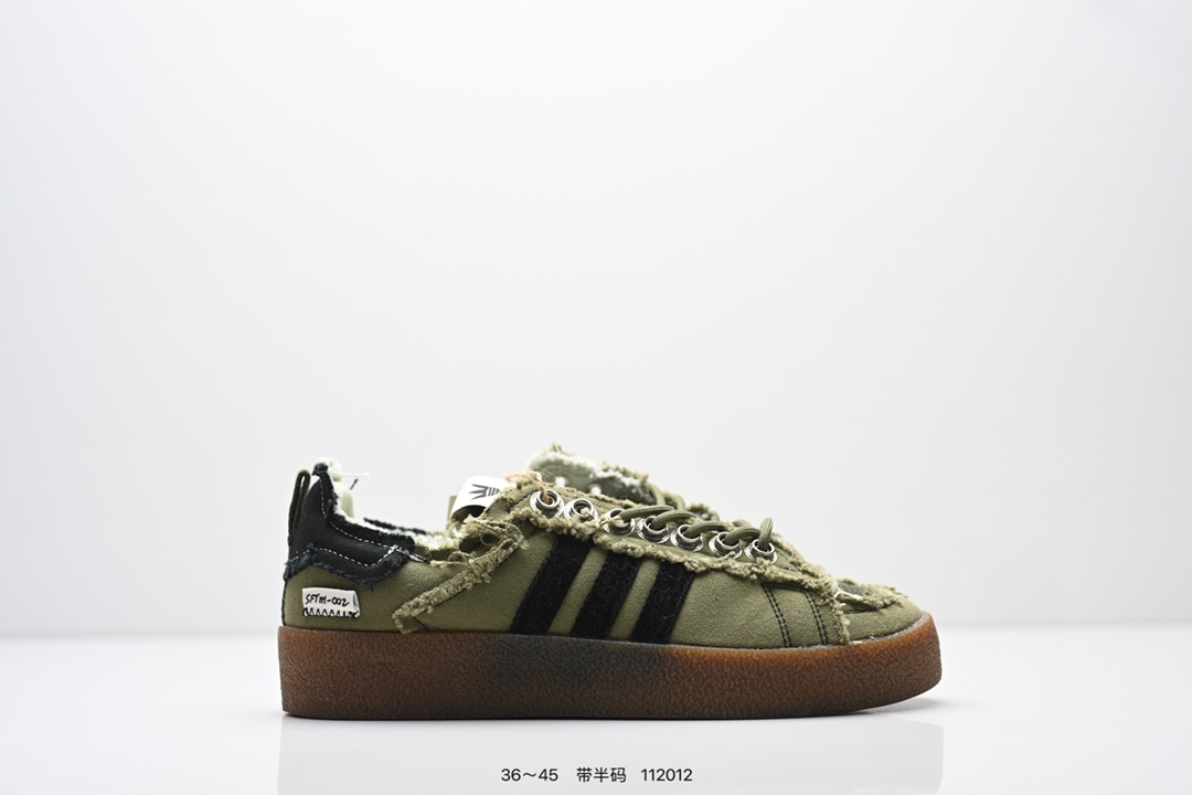 💰60
Song For The Mute x Ad Originals Campus 80s 联名款 阿迪三叶草低帮休闲鞋👏
#联手澳大利亚时装品牌Song for the Mute打造，以标志性语言诠释”无声“奥义。秉持现代设计理念，配大号金属鞋眼，风格前卫抢眼。采用帆布鞋面搭配磨毛面料，打造”百穿不厌“的时尚外观与舒适脚感。
官方货号:ID4818
尺码:36 36.5 37 38 38.5 39 40 40.5 41 42 42.5 43 44 45
ID:112012