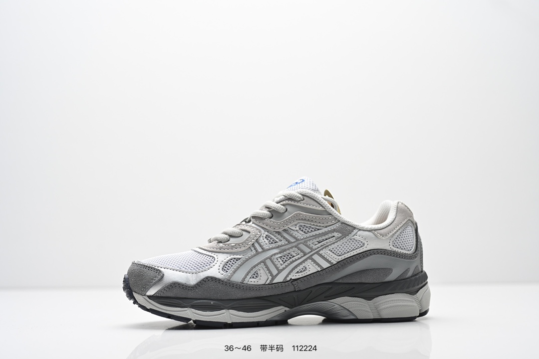 💰120
AsicsGel-NYC复古单品 2025年新款 亚瑟士ASICSTIGER 新款休闲鞋 厚底街头运动休闲鞋,ASICS亚瑟士推出全新GEL-NYC,彰显纽约都市活力。这次的新系列融入了多个版本GEL的经典设计风格,广受好评。其设计灵感来源于GEL-NIMBUS 3,GEL-MC PLUS V 和 GEL-CUMULUS 16 这些往日经典鞋款。GEL-NYC使用GEL-CUMULUS 16鞋款的鞋楦设计,展现了独特的现代化美学。鞋底采用了轻质发泡材料,并在后跟和前掌处采用了ASICS亚瑟士核心科技——GEL缓震胶,赋予鞋款强大的缓冲性能,提供了更柔软舒适的穿着体验。而在原有设计的启发之上,此次鞋款采用更贴合当今潮流趋势的材料和创新技术,展现出纽约充满活力的都市精神。
货号:1203A805-101
尺码:看图所示
编码:112224