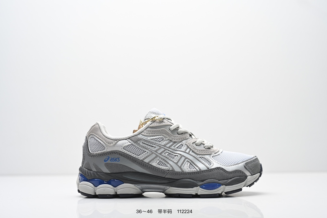 💰120
AsicsGel-NYC复古单品 2025年新款 亚瑟士ASICSTIGER 新款休闲鞋 厚底街头运动休闲鞋，ASICS亚瑟士推出全新GEL-NYC，彰显纽约都市活力。这次的新系列融入了多个版本GEL的经典设计风格，广受好评。其设计灵感来源于GEL-NIMBUS 3,GEL-MC PLUS V 和 GEL-CUMULUS 16 这些往日经典鞋款。GEL-NYC使用GEL-CUMULUS 16鞋款的鞋楦设计,展现了独特的现代化美学。鞋底采用了轻质发泡材料,并在后跟和前掌处采用了ASICS亚瑟士核心科技——GEL缓震胶,赋予鞋款强大的缓冲性能,提供了更柔软舒适的穿着体验。而在原有设计的启发之上,此次鞋款采用更贴合当今潮流趋势的材料和创新技术,展现出纽约充满活力的都市精神。

货号：1203A805-101
尺码：看图所示
编码：112224