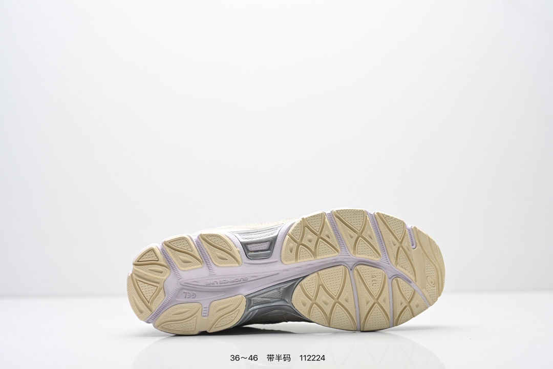 💰120
AsicsGel-NYC复古单品 2025年新款 亚瑟士ASICSTIGER 新款休闲鞋 厚底街头运动休闲鞋,ASICS亚瑟士推出全新GEL-NYC,彰显纽约都市活力。这次的新系列融入了多个版本GEL的经典设计风格,广受好评。其设计灵感来源于GEL-NIMBUS 3,GEL-MC PLUS V 和 GEL-CUMULUS 16 这些往日经典鞋款。GEL-NYC使用GEL-CUMULUS 16鞋款的鞋楦设计,展现了独特的现代化美学。鞋底采用了轻质发泡材料,并在后跟和前掌处采用了ASICS亚瑟士核心科技——GEL缓震胶,赋予鞋款强大的缓冲性能,提供了更柔软舒适的穿着体验。而在原有设计的启发之上,此次鞋款采用更贴合当今潮流趋势的材料和创新技术,展现出纽约充满活力的都市精神。
货号:1203A805-101
尺码:看图所示
编码:112224