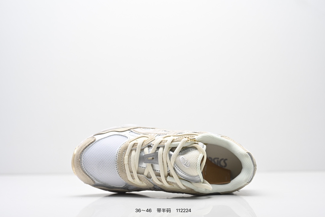 💰120
AsicsGel-NYC复古单品 2025年新款 亚瑟士ASICSTIGER 新款休闲鞋 厚底街头运动休闲鞋,ASICS亚瑟士推出全新GEL-NYC,彰显纽约都市活力。这次的新系列融入了多个版本GEL的经典设计风格,广受好评。其设计灵感来源于GEL-NIMBUS 3,GEL-MC PLUS V 和 GEL-CUMULUS 16 这些往日经典鞋款。GEL-NYC使用GEL-CUMULUS 16鞋款的鞋楦设计,展现了独特的现代化美学。鞋底采用了轻质发泡材料,并在后跟和前掌处采用了ASICS亚瑟士核心科技——GEL缓震胶,赋予鞋款强大的缓冲性能,提供了更柔软舒适的穿着体验。而在原有设计的启发之上,此次鞋款采用更贴合当今潮流趋势的材料和创新技术,展现出纽约充满活力的都市精神。
货号:1203A805-101
尺码:看图所示
编码:112224