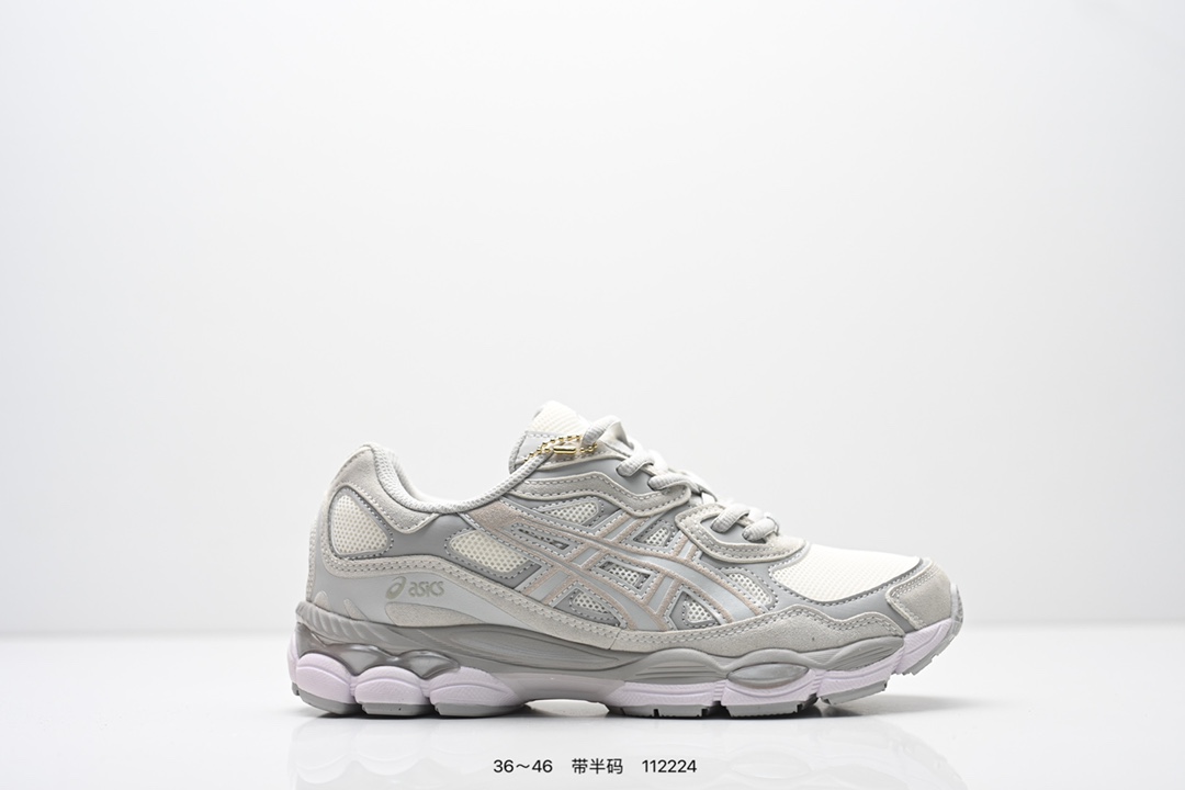 💰120
AsicsGel-NYC复古单品 2025年新款 亚瑟士ASICSTIGER 新款休闲鞋 厚底街头运动休闲鞋，ASICS亚瑟士推出全新GEL-NYC，彰显纽约都市活力。这次的新系列融入了多个版本GEL的经典设计风格，广受好评。其设计灵感来源于GEL-NIMBUS 3,GEL-MC PLUS V 和 GEL-CUMULUS 16 这些往日经典鞋款。GEL-NYC使用GEL-CUMULUS 16鞋款的鞋楦设计,展现了独特的现代化美学。鞋底采用了轻质发泡材料,并在后跟和前掌处采用了ASICS亚瑟士核心科技——GEL缓震胶,赋予鞋款强大的缓冲性能,提供了更柔软舒适的穿着体验。而在原有设计的启发之上,此次鞋款采用更贴合当今潮流趋势的材料和创新技术,展现出纽约充满活力的都市精神。

货号：1203A805-101
尺码：看图所示
编码：112224