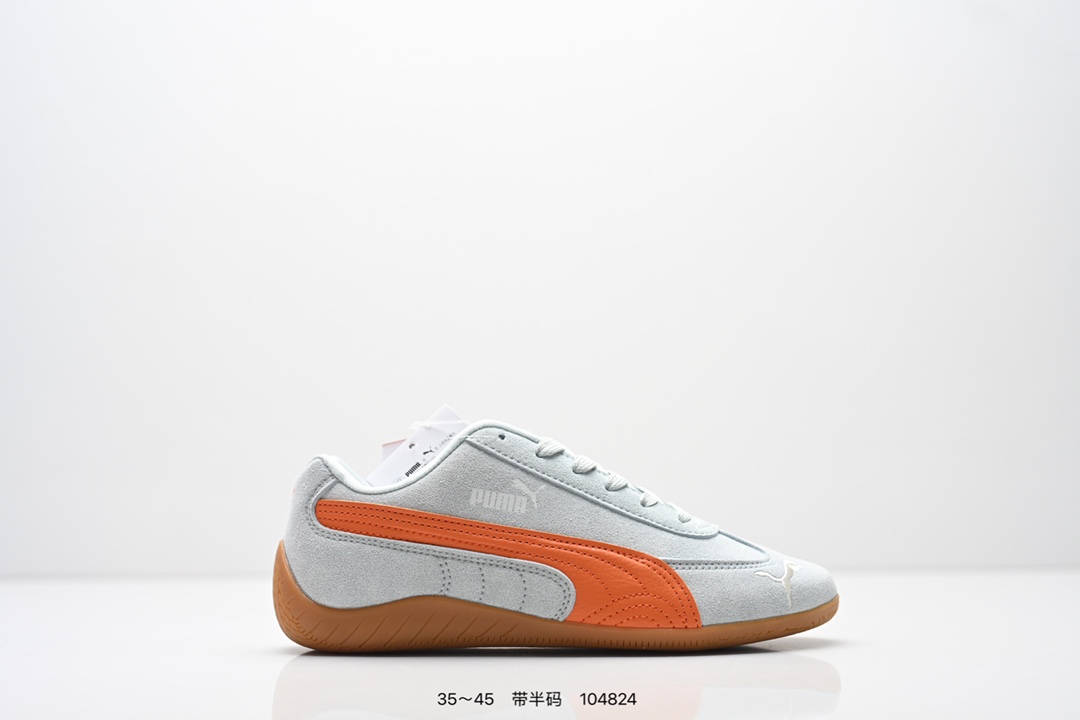 PUMA Speedcat OG 彪马 低帮 粉白色 女款防滑耐磨低邦训练鞋生活休闲鞋赛车鞋 鞋型是Puma联合赛车运动品牌Sparcoh专为专业赛车手而打造,流线型的粉色翻毛皮鞋面低调却不失质感台.侧面米白色Logo加上白色的烫印Puma字样以及鞋舌白色Puma字样及Logo,让蓝色的鞋子显得不那么单调,鞋头彪马Logo以蓝色刺绣呈现,鞋底平坦,采用轮胎纹路设计,防滑耐磨. 货号:398846-04 编码:104824 半