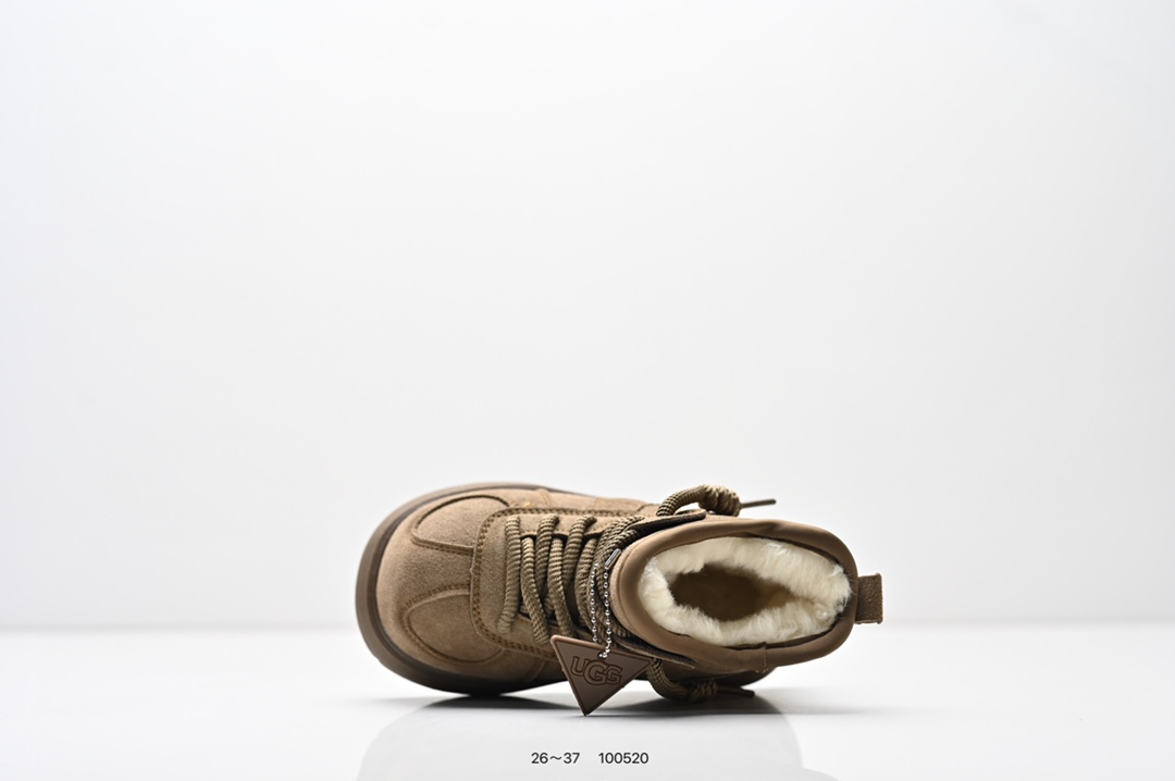 图片[4]-童鞋 UGG 厚底 小红书爆款 羊绒鞋垫 冬季保暖外出 家居都是很适合的选择 进年uug推出款式系列 局部偏向年轻消费者喜好 也走到时尚潮流穿搭的前沿 鞋身材质UGGPURE™植入式羊毛内底 轻便防滑舒适橡胶外底 带有品牌LOGO商标-选品中心
