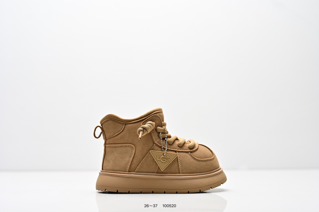 童鞋 UGG 厚底 小红书爆款 羊绒鞋垫 冬季保暖外出 家居都是很适合的选择 进年uug推出款式系列 局部偏向年轻消费者喜好 也走到时尚潮流穿搭的前沿 鞋身材质UGGPURE™植入式羊毛内底 轻便防滑舒适橡胶外底 带有品牌LOGO商标-选品中心