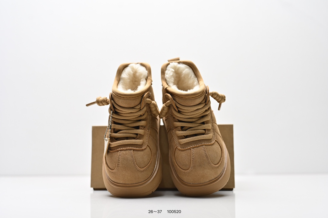 图片[8]-集合 童鞋 UGG 厚底 小红书爆款 羊绒鞋垫 冬季保暖外出 家居都是很适合的选择 进年uug推出款式系列 局部偏向年轻消费者喜好 也走到时尚潮流穿搭的前沿 鞋身材质UGGPURE™植入式羊毛内底 轻便防滑舒适橡胶外底 带有品牌LOGO商标-选品中心