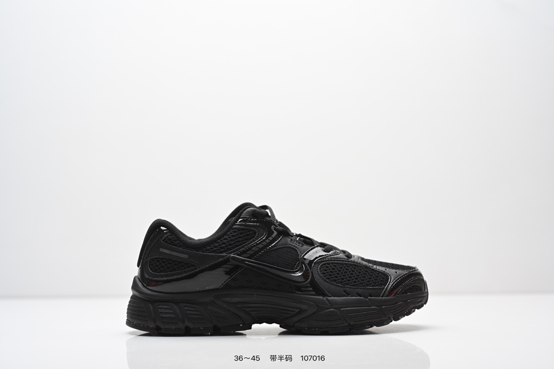 💰80
Nike V5 RNR 舒适百搭防滑耐磨 低帮跑步鞋 
舒适有型适合日常穿着 
该鞋款延续千禧年经典设计搭载泡绵中底厚实而轻盈 
匠心细节巧搭立体耐克勾标志焕新演绎复古跑鞋
官方货号：HJ5228 102
尺码： 36～45带半码
编码：107016