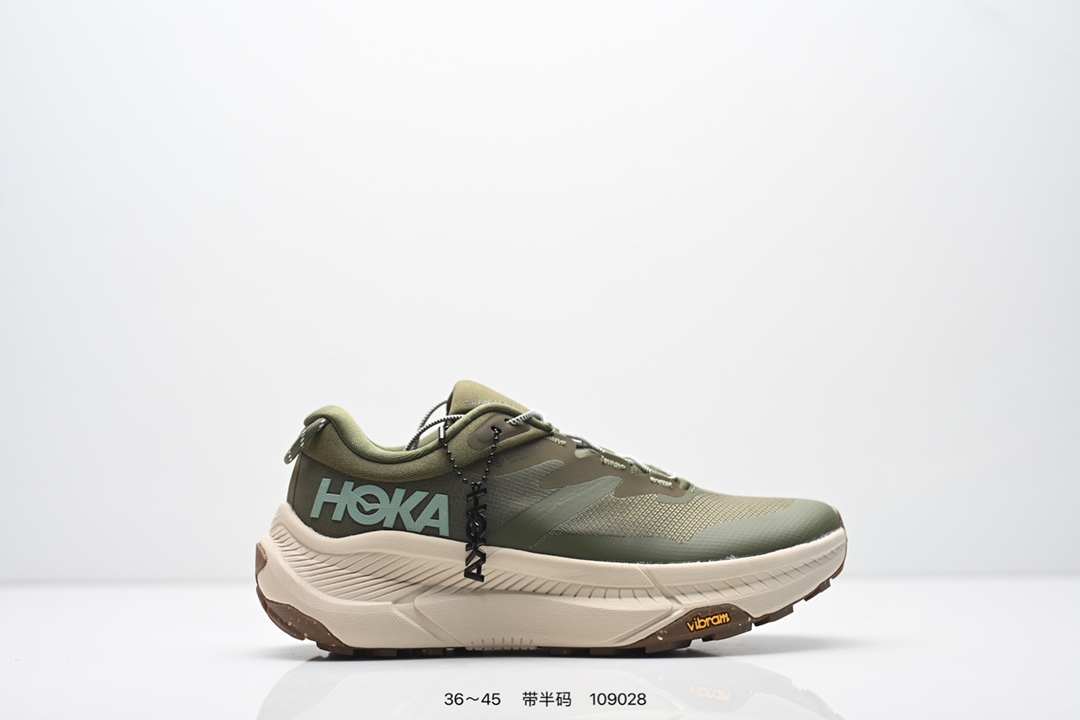 HOKA TRANSPORT GTX 舒适 防滑耐磨 低帮 生活休闲鞋 男女同款 黑色这双鞋也是HOKA提倡环保主义的一双鞋款,中底和外底都使用了部分天然的原材料,环保理念值得点赞!Project 作为Hoka Transport的特别版本,与Transport共用相同的中底配置,鞋面的有所改变.鞋面采用了防撕裂的鞋面,精致肌理感提花,轻盈透气.鞋头和跟后处加有醒目反光条,夜行增加警示作用户外夜间穿着也更安全可靠.鞋子采用了快速鞋带扣,拉链设计造型百搭,穿脱更加方便.超轻泡棉中底,用30%甘蔗纤维为原材料,轻盈提供持久的缓冲.嵌入式鞋床,采用类似赛车座椅的桶式结构,基于不同跑步爱好者的特点进行微调,将双足固定于中底之上.外底采用了 VIBRAM ECOSTEP NATURAL 橡胶沿袭一贯的品质、抓地力和性能高标准橡胶采用90%以上的天然成分,100%的天然色素均源自植物和生物农副产品生产工艺过程未使用溶剂或化学品更环保. 货号:1162850 含半码 编码:109028