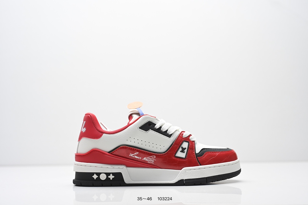 鳄鱼皮系列 独家新款! L8版市面最高性价比版本💯底气十足 空胶工艺 头层皮 总配件【抽屉盒➕布袋➕卡片➕信封发票➕说明书➕吊牌】 驴家LV Trainer 原版完美楦型 品控胜过市面百分之95 欢迎大家拿去与市面高于几十元的版本相互对比 TPU大底材料全部纯原色料打造的鞋底 区别 市面上小作坊省工料描涂漆上脚两天就掉色. 独家底磨 开发费5w+ 质感媲美原版 密集度超高 区别于同行色泽质感 意大利进口头层一刀切小牛皮 皮料厚实度韧性高于市面 垫脚聚米微料加透气英伦网布 都是按正品一比一打造开发 不偷半点料 不掺半点假 细节原版一致 可对比 全包套原版包装配件 目前市面一梯队级别 ⚠市场太杂请注意混卖版本 可区别材料 版型 质感 包装配件 一切肉眼可见的细节. 尺码男女鞋35 36 37 38 39 40 41 42 43 44 45 46