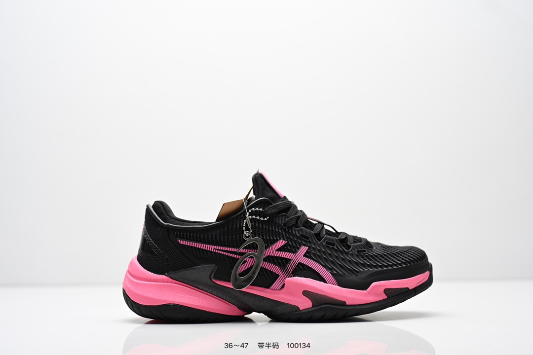 💰170
公司级：ASICS/亚瑟士COURT FF™ 3 网球鞋旨在帮助您创造了稳定的着陆并减少了身体负荷。您可以投入更多精力来产生有力的挥拍动作。凭借良好的外底抓地力和 TWISTRUSS™ 支撑系统，您可以用更大的力量离开地面。这有助于您快速恢复并更顺利地回到准备好的位置。是一款轻量的缓冲羽毛球鞋。袜套式设计，避免鞋舌跑偏，增加穿着舒适性，新鞋面提升包裏性和稳定性，中底配备轻量FLYTEFOAM泡棉，兼顾轻量缓震，鞋身外侧TPU稳定片，提供了球鞋的侧向支撑。  
货号：1041A370-400   
Size：36～47半
编码: 100134