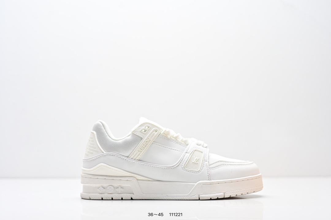 驴家LV Trainer 原版完美楦型 东莞大厂出产 TPU大底材料.独家底磨 开发费5w+ 质感媲美原版 密集度超高 区别于同行色泽质感 意大利进口头层一刀切小牛皮 皮料厚实度韧性高于市面 原版垫脚聚米微料加透气英伦网布 都是按正品一比一打造开发 不偷半点料 不掺半点假 细节原版一致 可对比 全包套原版包装配件 目前市面一梯队级别 ⚠市场太杂请注意混卖版本 可区别材料 版型 质感 包装配件 一切肉眼可见的细节. 尺码:见图 编号:111221