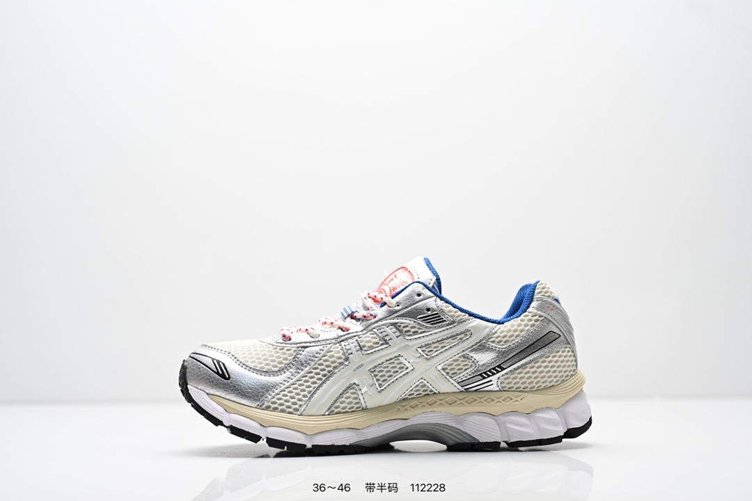 💰140
亚瑟士 KITH x Asics Gel-Kayano 12.1 “Light Sage”运动舒适防滑透气 低帮跑步鞋 厚底增高老爹鞋 该款ASICS Kayano 12.1 x KITH联名款鞋面采用混合版本,集成了Kayano 12的鞋面和GelNimbus 17的缓震系统,鞋盒配有ASICS和KITH的标志,鞋带颜色多样,鞋底为黑色橡胶,鞋面设计有皮革元素,整体外观时尚精致,与早期运动鞋相比,该款更具特色。个人觉得今年 Asics 的鞋王就是它了。低饱和度的湖水绿自带高级感。米白色的做旧中底 复古氛围感十足 #晒晒你的百搭秋冬通勤鞋 #跑鞋刮起复古风 #复古赛道一双踏入#新复古回潮#双11到手不剁手 #双11装备秒到手 #鞋王争霸赛 #点缀我的秋季穿搭#潮流入秋攻略 #秋日少年感穿搭 #潮流尖子生#我最百搭的单品#硬控我的百搭好鞋#更新我的秋日鞋柜#穿这双鞋子走进秋天
货号: 1203A827-100
尺码:36~46含半码
编码:112228