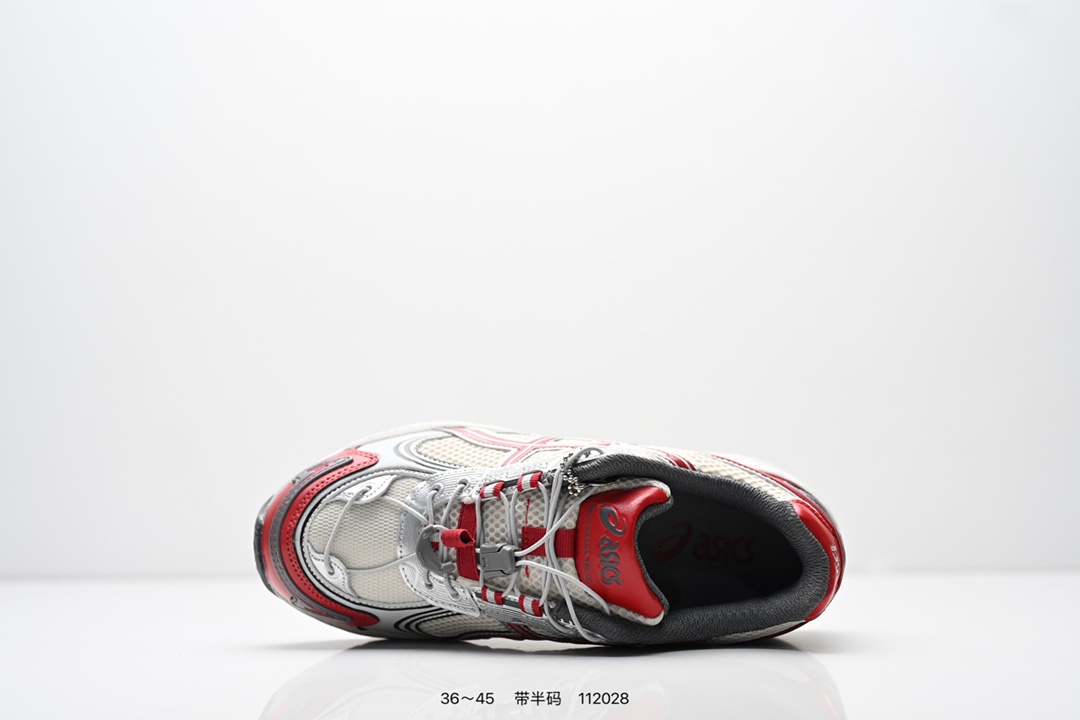 💰140
Asics GEL-KAHANA TR V4 亚瑟士户外运动鞋户外运动鞋 脚感非常好透气 户外登山鞋，这双鞋极具户外运动风格设计，大底与中底采用了AHAR耐磨橡胶与GEL缓震胶技术，拥有良好的抓地力与舒适的穿着体验。鞋底使用的一体化TPU稳定片，可以有效防止脚部过度扭转与侧翻，在提供优秀稳定性的同时，进一步增强了鞋款的机能设计美学。还有快速系带系统更方便穿戴，为户外运动提供了更优的防护。银白金属色泽的面料与流线型设计展现出一种速度感与未来感，喜欢的朋友们可以留意哈！
货号：1203A585-100
类型：男女鞋
尺码：36-45含半码
编码：112028