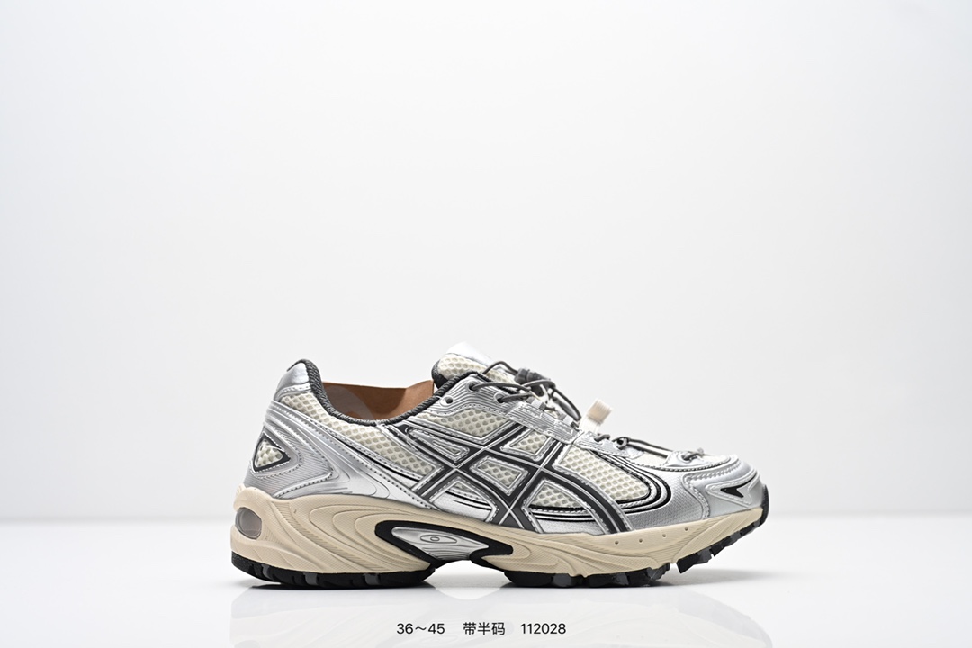 💰140
Asics GEL-KAHANA TR V4 亚瑟士户外运动鞋户外运动鞋 脚感非常好透气 户外登山鞋，这双鞋极具户外运动风格设计，大底与中底采用了AHAR耐磨橡胶与GEL缓震胶技术，拥有良好的抓地力与舒适的穿着体验。鞋底使用的一体化TPU稳定片，可以有效防止脚部过度扭转与侧翻，在提供优秀稳定性的同时，进一步增强了鞋款的机能设计美学。还有快速系带系统更方便穿戴，为户外运动提供了更优的防护。银白金属色泽的面料与流线型设计展现出一种速度感与未来感，喜欢的朋友们可以留意哈！
货号：1203A585-100
类型：男女鞋
尺码：36-45含半码
编码：112028