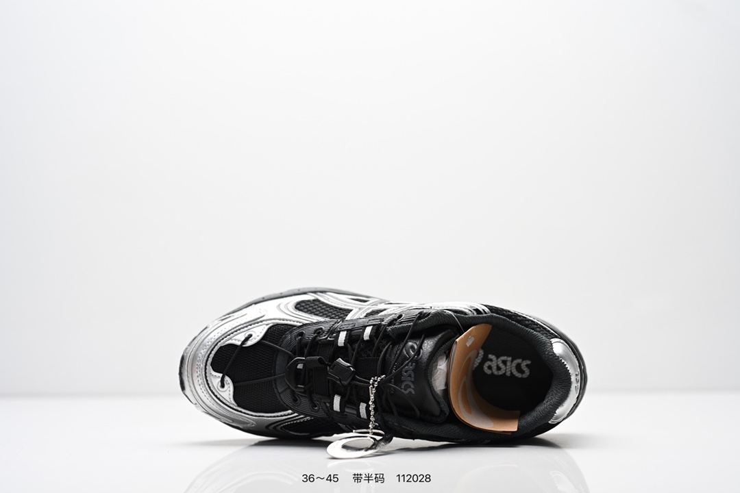 💰140
Asics GEL-KAHANA TR V4 亚瑟士户外运动鞋户外运动鞋 脚感非常好透气 户外登山鞋，这双鞋极具户外运动风格设计，大底与中底采用了AHAR耐磨橡胶与GEL缓震胶技术，拥有良好的抓地力与舒适的穿着体验。鞋底使用的一体化TPU稳定片，可以有效防止脚部过度扭转与侧翻，在提供优秀稳定性的同时，进一步增强了鞋款的机能设计美学。还有快速系带系统更方便穿戴，为户外运动提供了更优的防护。银白金属色泽的面料与流线型设计展现出一种速度感与未来感，喜欢的朋友们可以留意哈！
货号：1203A585-100
类型：男女鞋
尺码：36-45含半码
编码：112028