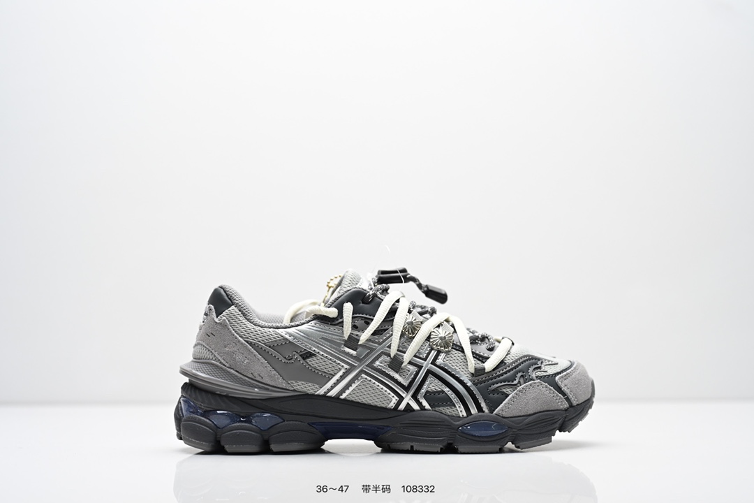 💰160
AsicsGel-NYC复古单品 2025年新款 亚瑟士ASICSTIGER 新款休闲鞋 厚底街头运动休闲鞋，ASICS亚瑟士推出全新GEL-NYC，彰显纽约都市活力。这次的新系列融入了多个版本GEL的经典设计风格，广受好评。其设计灵感来源于GEL-NIMBUS 3,GEL-MC PLUS V 和 GEL-CUMULUS 16 这些往日经典鞋款。GEL-NYC使用GEL-CUMULUS 16鞋款的鞋楦设计,展现了独特的现代化美学。鞋底采用了轻质发泡材料,并在后跟和前掌处采用了ASICS亚瑟士核心科技——GEL缓震胶,赋予鞋款强大的缓冲性能,提供了更柔软舒适的穿着体验。而在原有设计的启发之上,此次鞋款采用更贴合当今潮流趋势的材料和创新技术,展现出纽约充满活力的都市精神。

货号：1203A805-101
尺码：看图所示
编码：108332