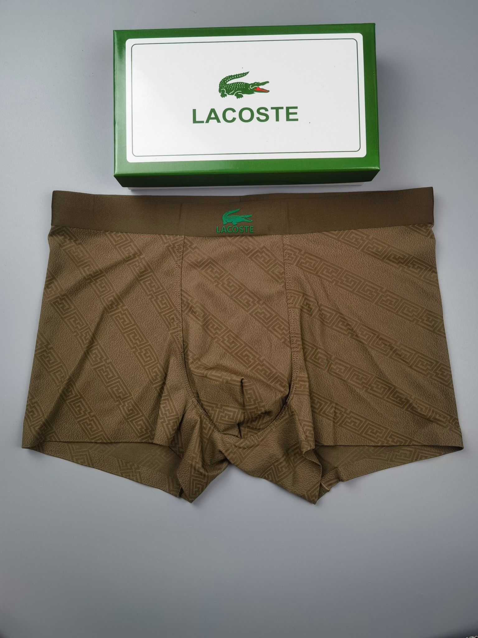 🆕🆕（LACOSTE）专柜最新款，最新款，绝对的原单品质，全手工切割工艺   专柜订制进口锦纶面料。  