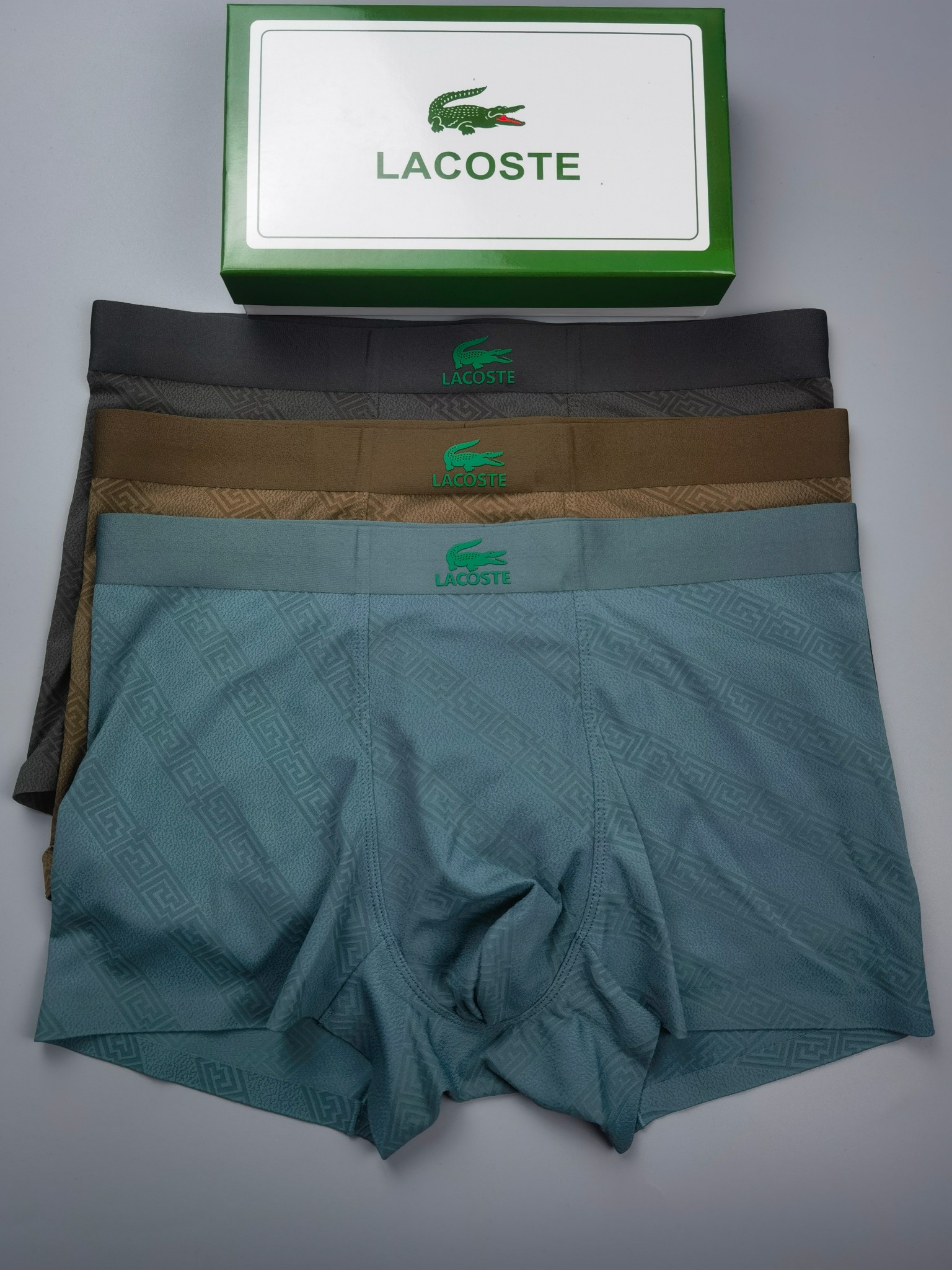 🆕🆕（LACOSTE）专柜最新款，最新款，绝对的原单品质，全手工切割工艺   专柜订制进口锦纶面料。  