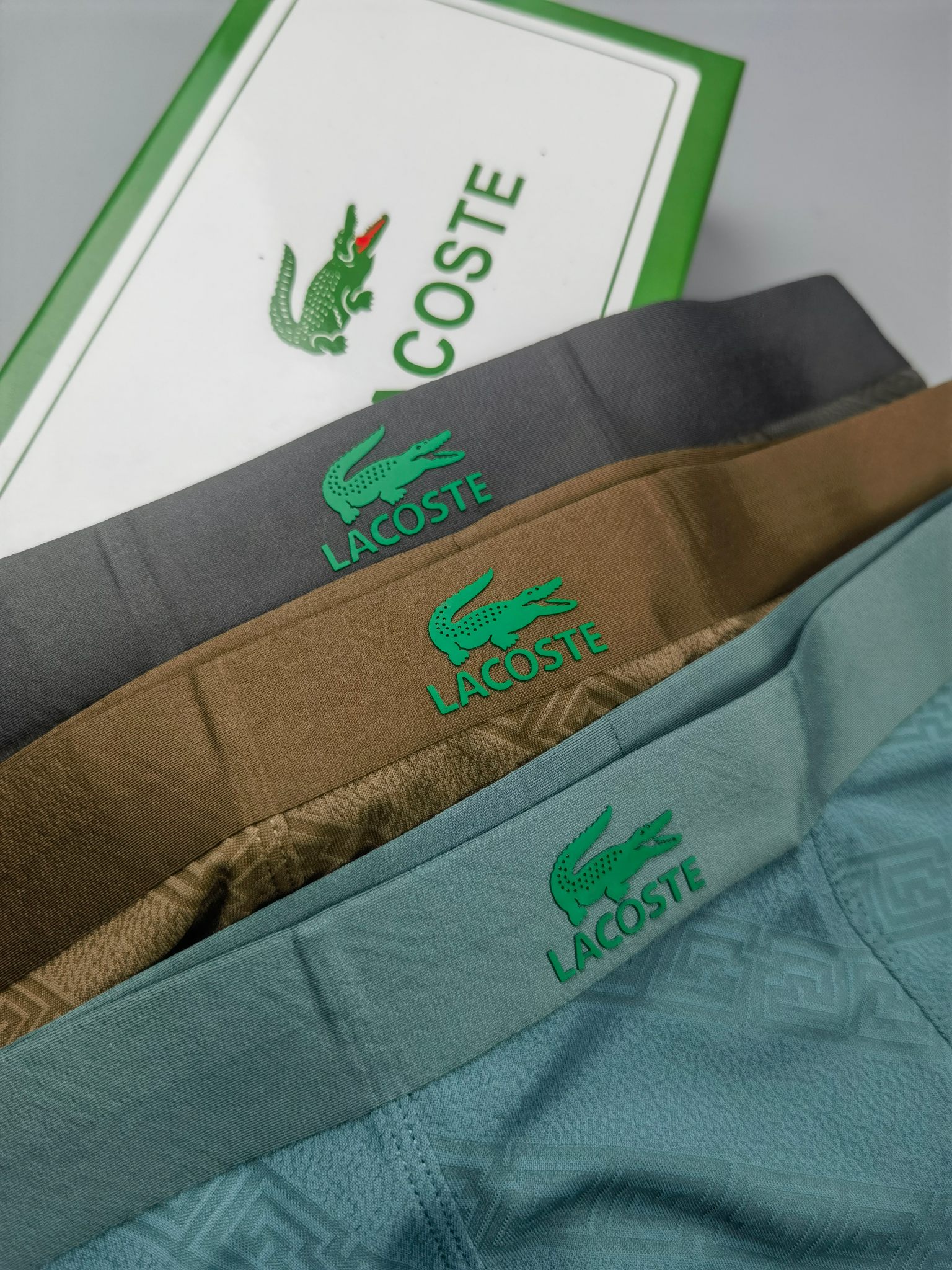 🆕🆕（LACOSTE）专柜最新款，最新款，绝对的原单品质，全手工切割工艺   专柜订制进口锦纶面料。  