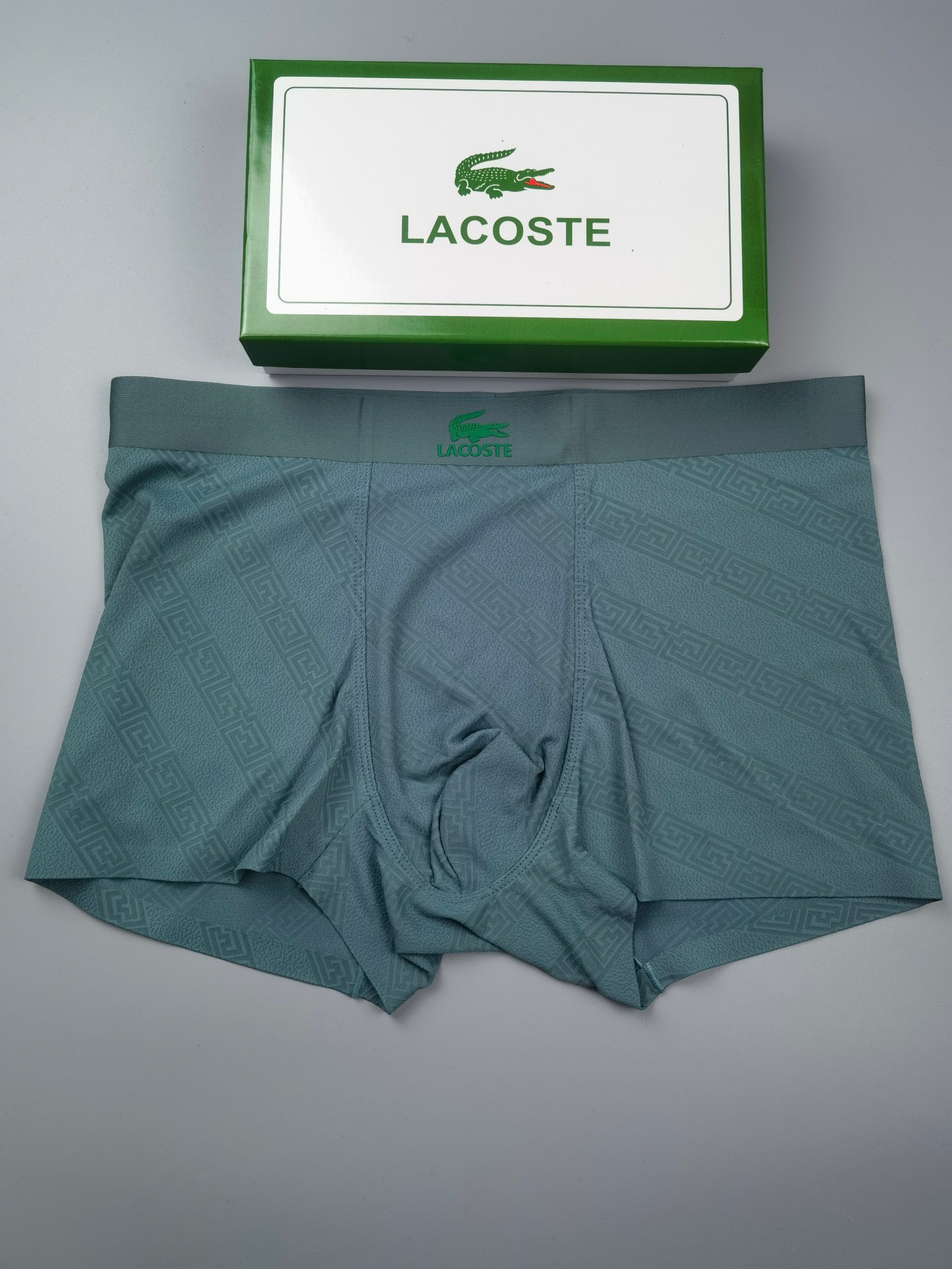🆕🆕（LACOSTE）专柜最新款，最新款，绝对的原单品质，全手工切割工艺   专柜订制进口锦纶面料。  