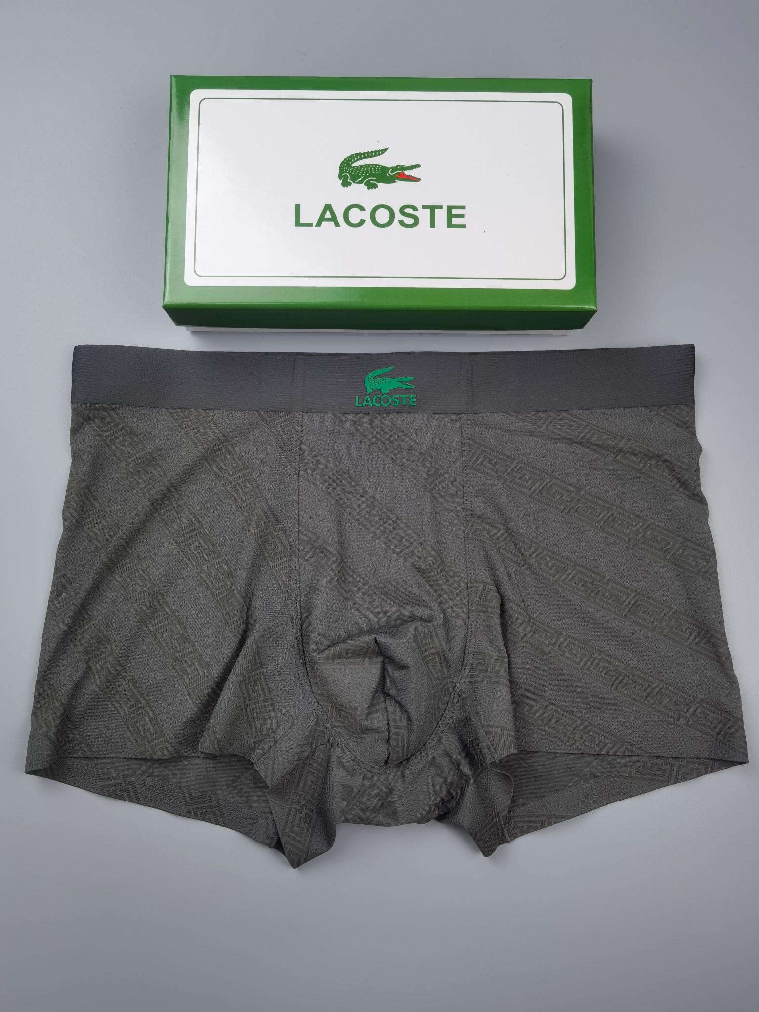 🆕🆕（LACOSTE）专柜最新款，最新款，绝对的原单品质，全手工切割工艺   专柜订制进口锦纶面料。  