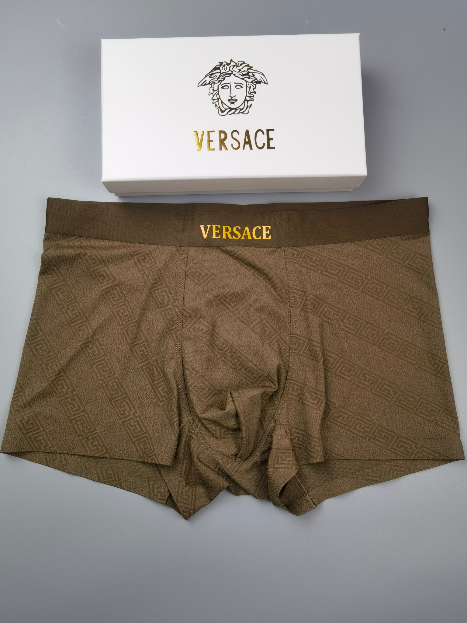 🆕🆕（VERSACE）专柜最新款，最新款，绝对的原单品质，全手工切割工艺   专柜订制进口锦纶面料。  