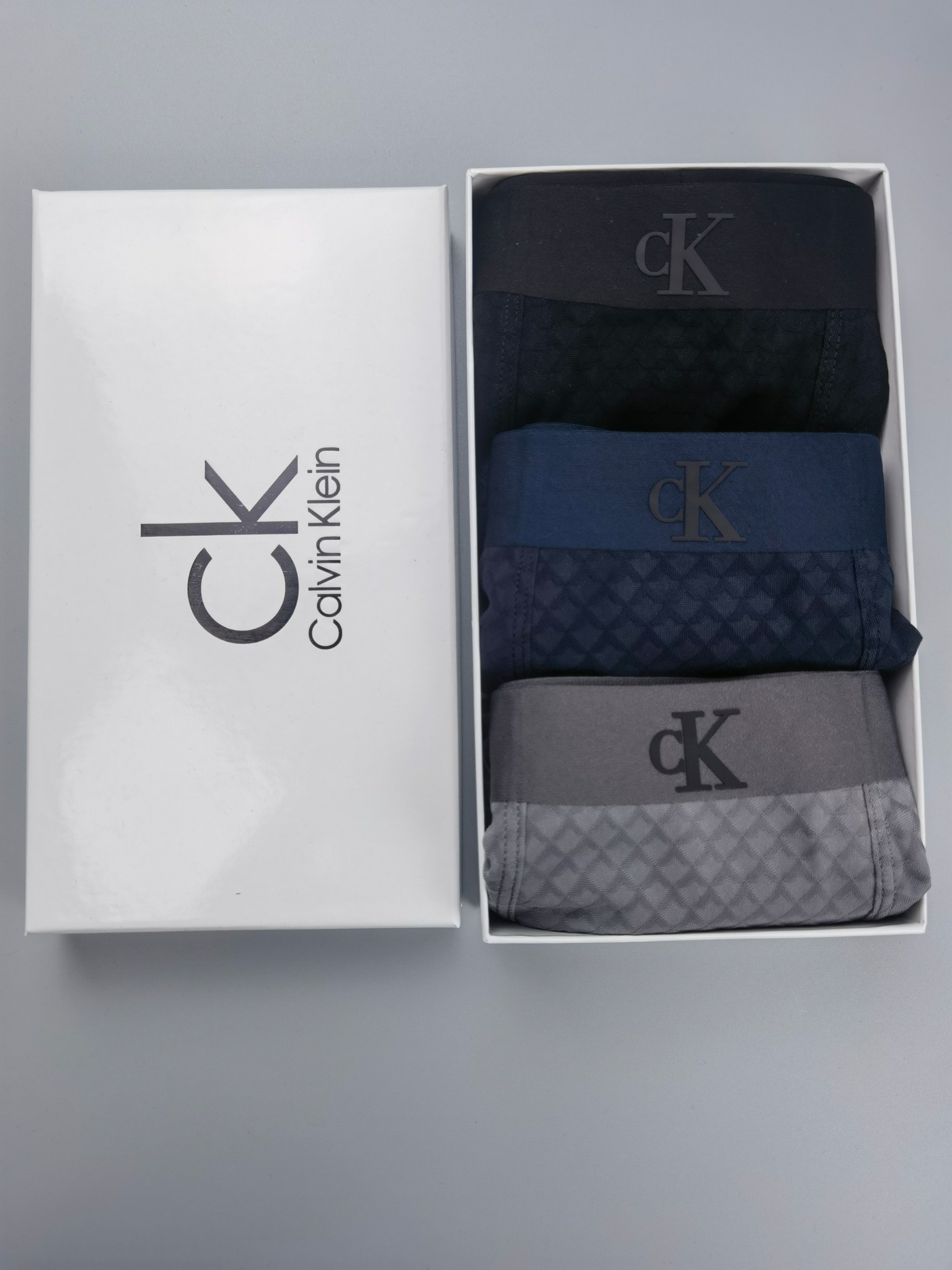 🆕🆕（CK）专柜最新款，最新款，绝对的原单品质，全手工切割工艺   专柜订制进口锦纶面料。  手感柔软 