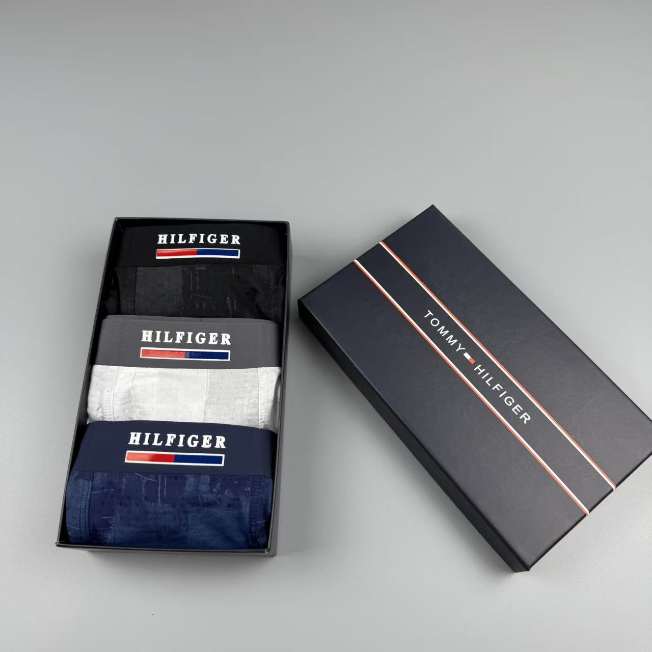 🆕🆕（汤米）专柜最新款，最新高周波硅胶款，绝对的原单品质，全手工切割工艺   专柜订制进口面料。  手感