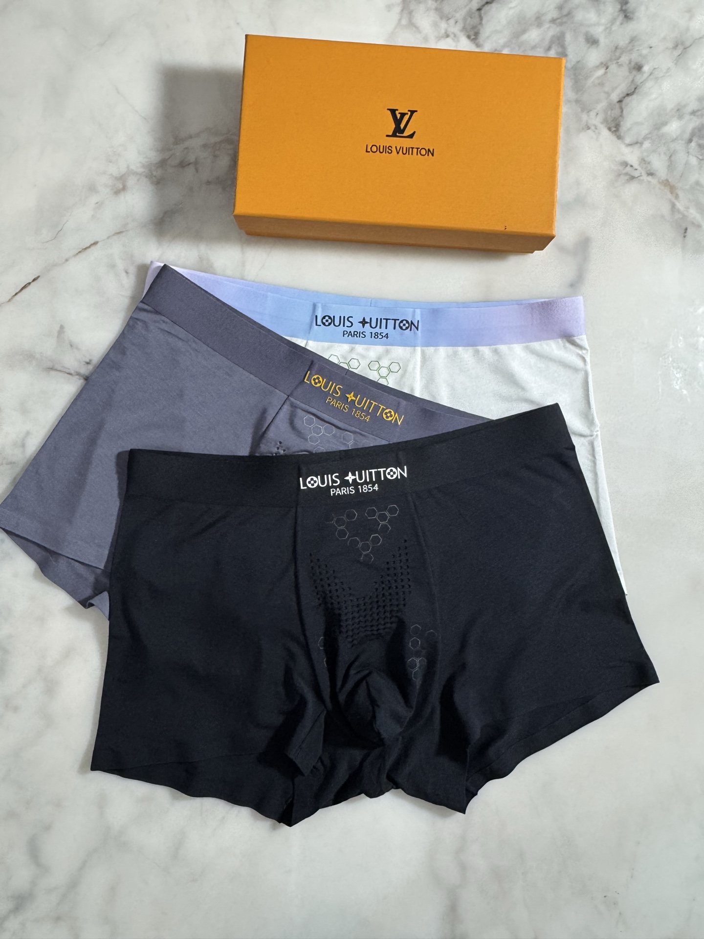  新品！LOUIS VUITTON  LV路易威登！原单品质！精品盒装男士内裤  2025米兰新款纯色无