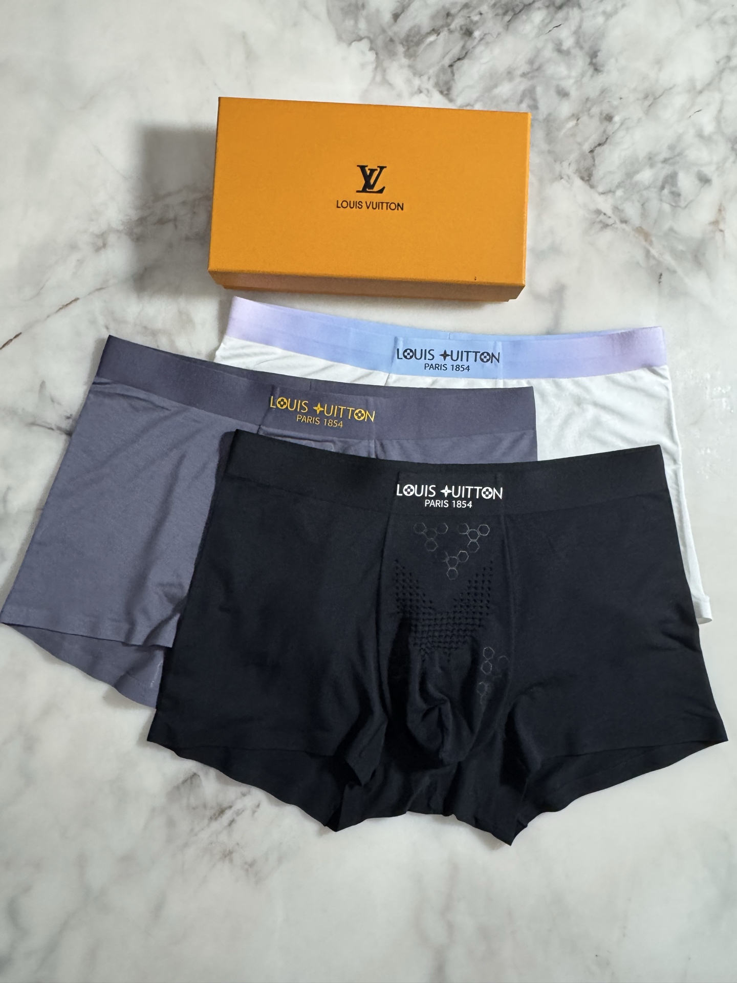  新品！LOUIS VUITTON  LV路易威登！原单品质！精品盒装男士内裤  2025米兰新款纯色无