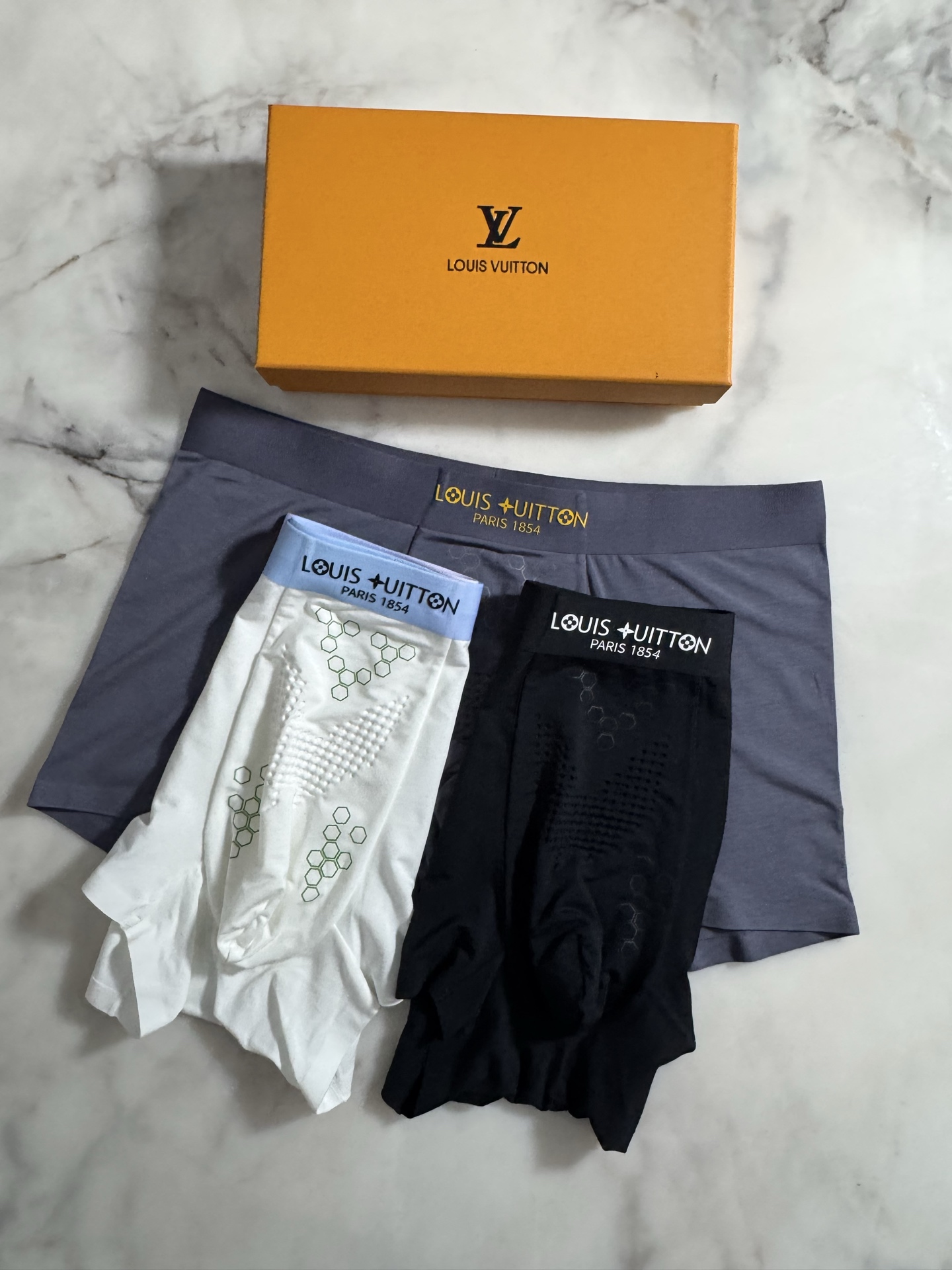  新品！LOUIS VUITTON  LV路易威登！原单品质！精品盒装男士内裤  2025米兰新款纯色无