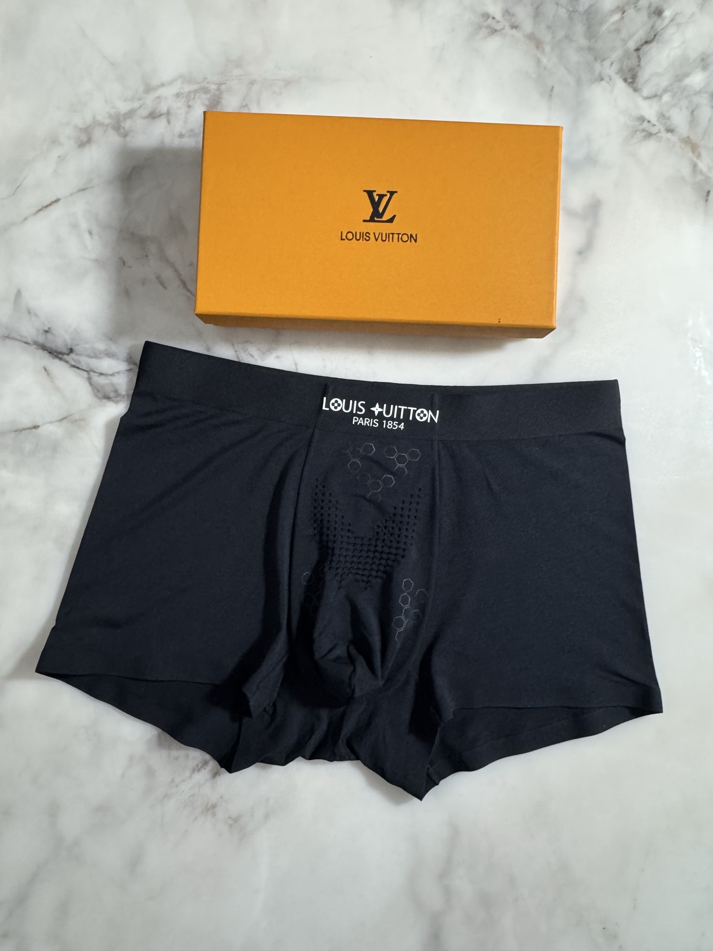  新品！LOUIS VUITTON  LV路易威登！原单品质！精品盒装男士内裤  2025米兰新款纯色无