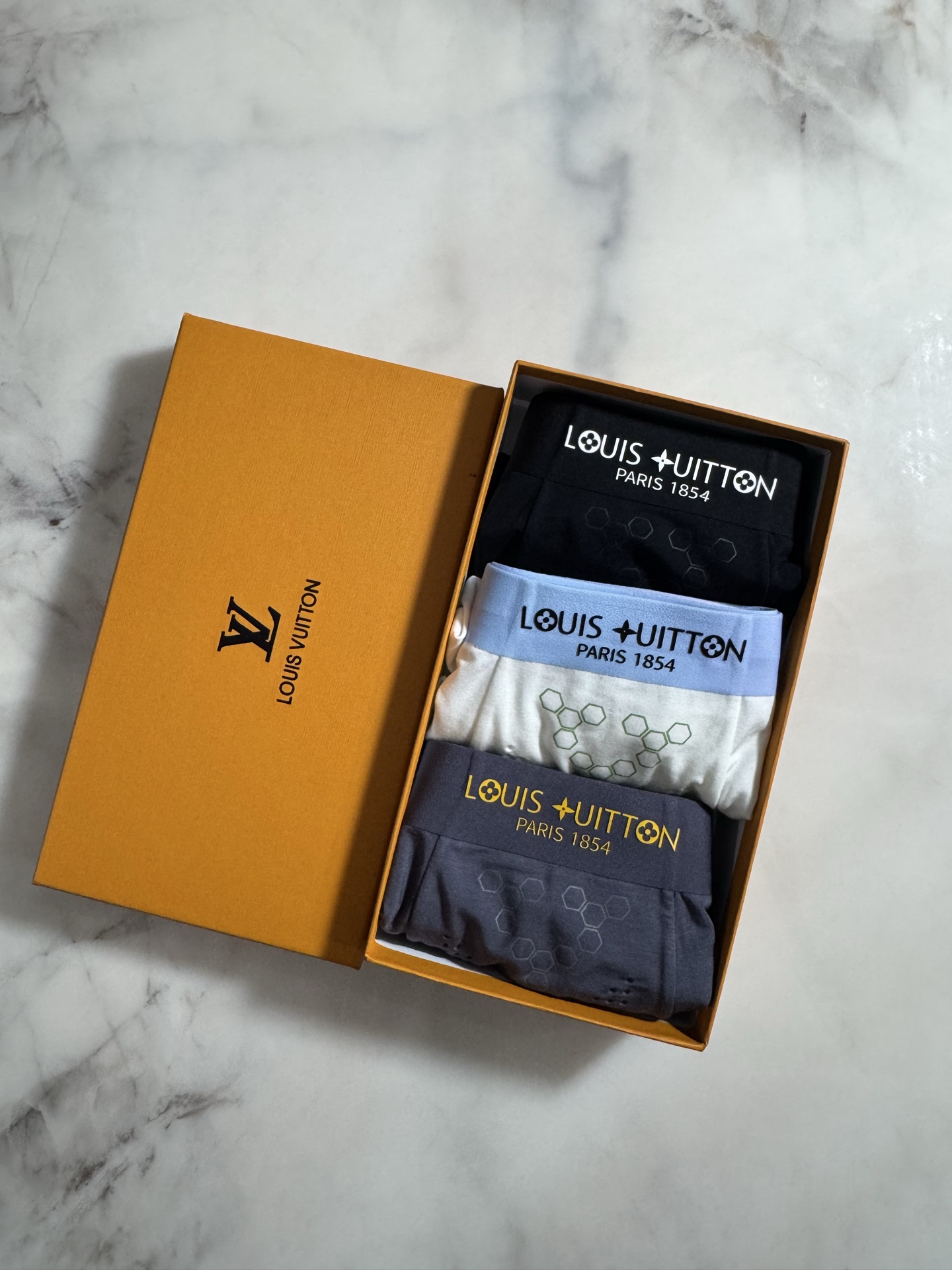  新品！LOUIS VUITTON  LV路易威登！原单品质！精品盒装男士内裤  2025米兰新款纯色无