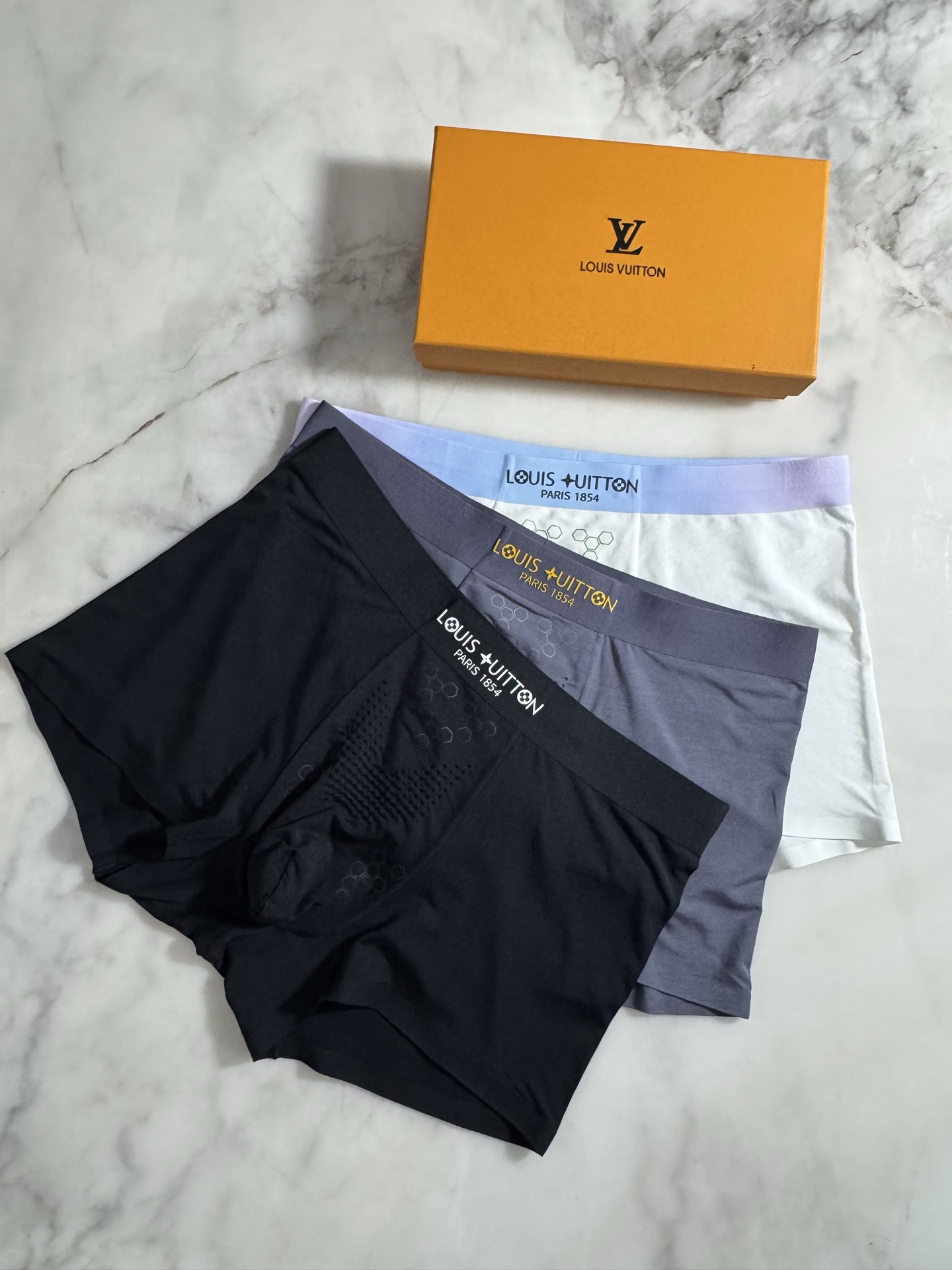 新品！LOUIS VUITTON  LV路易威登！原单品质！精品盒装男士内裤  2025米兰新款纯色无