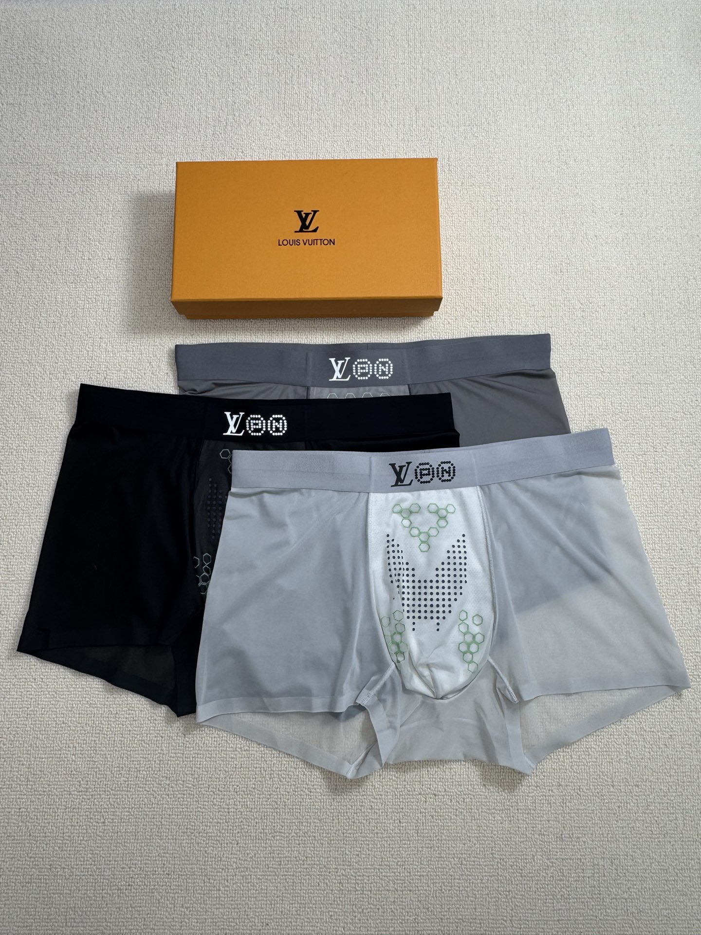  LV2025ss春夏新款，男士超薄冰丝印花内裤！采用超薄网眼冰丝面料，30D超细旦纱线，冰凉透气，让您