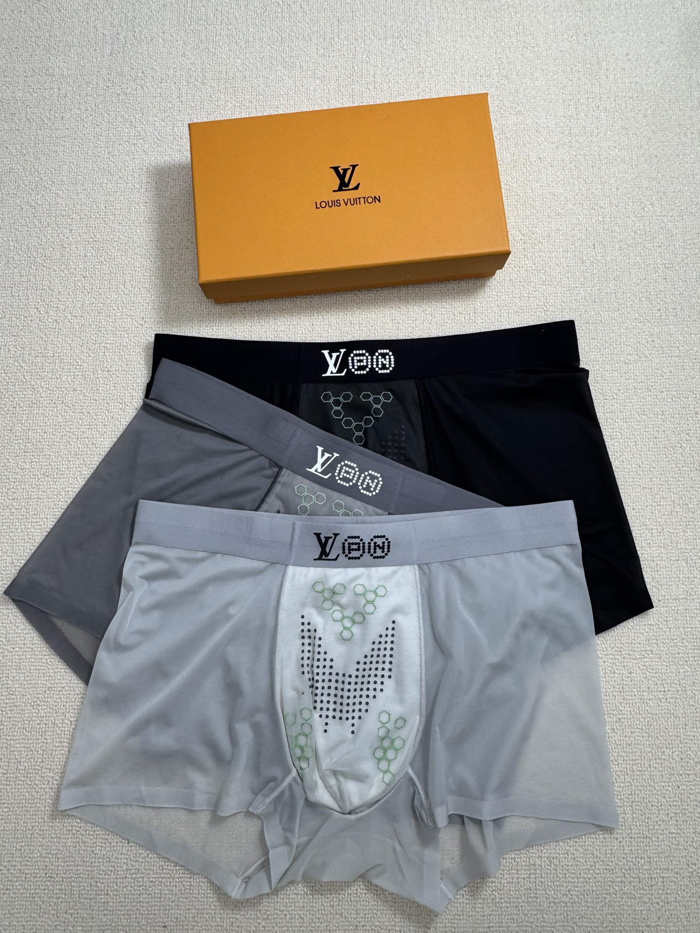  LV2025ss春夏新款，男士超薄冰丝印花内裤！采用超薄网眼冰丝面料，30D超细旦纱线，冰凉透气，让您
