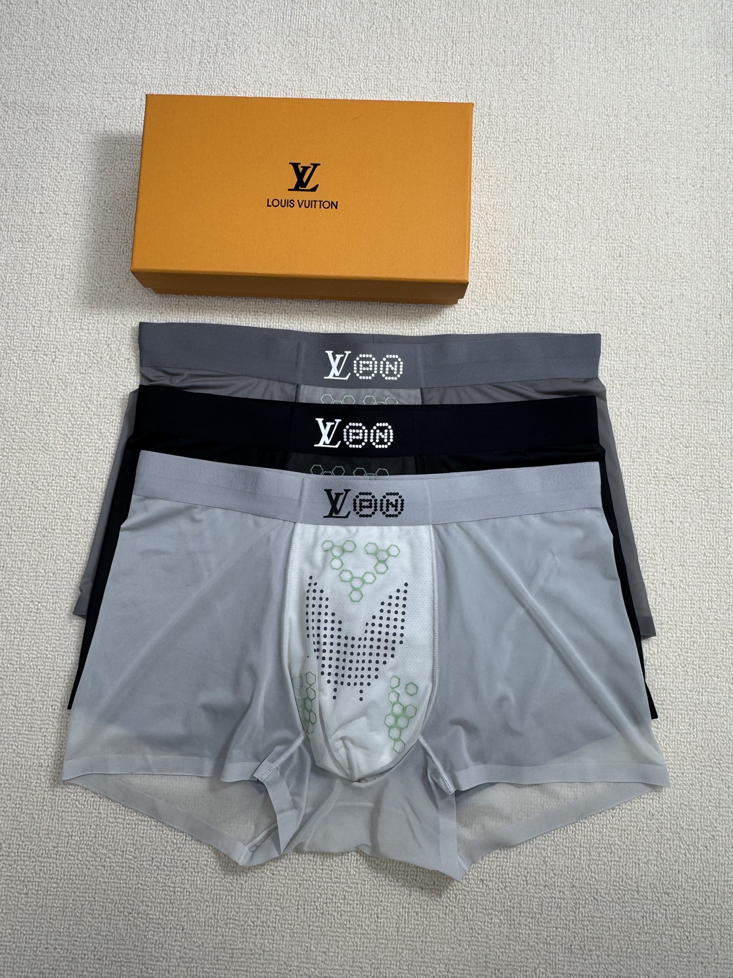  LV2025ss春夏新款，男士超薄冰丝印花内裤！采用超薄网眼冰丝面料，30D超细旦纱线，冰凉透气，让您