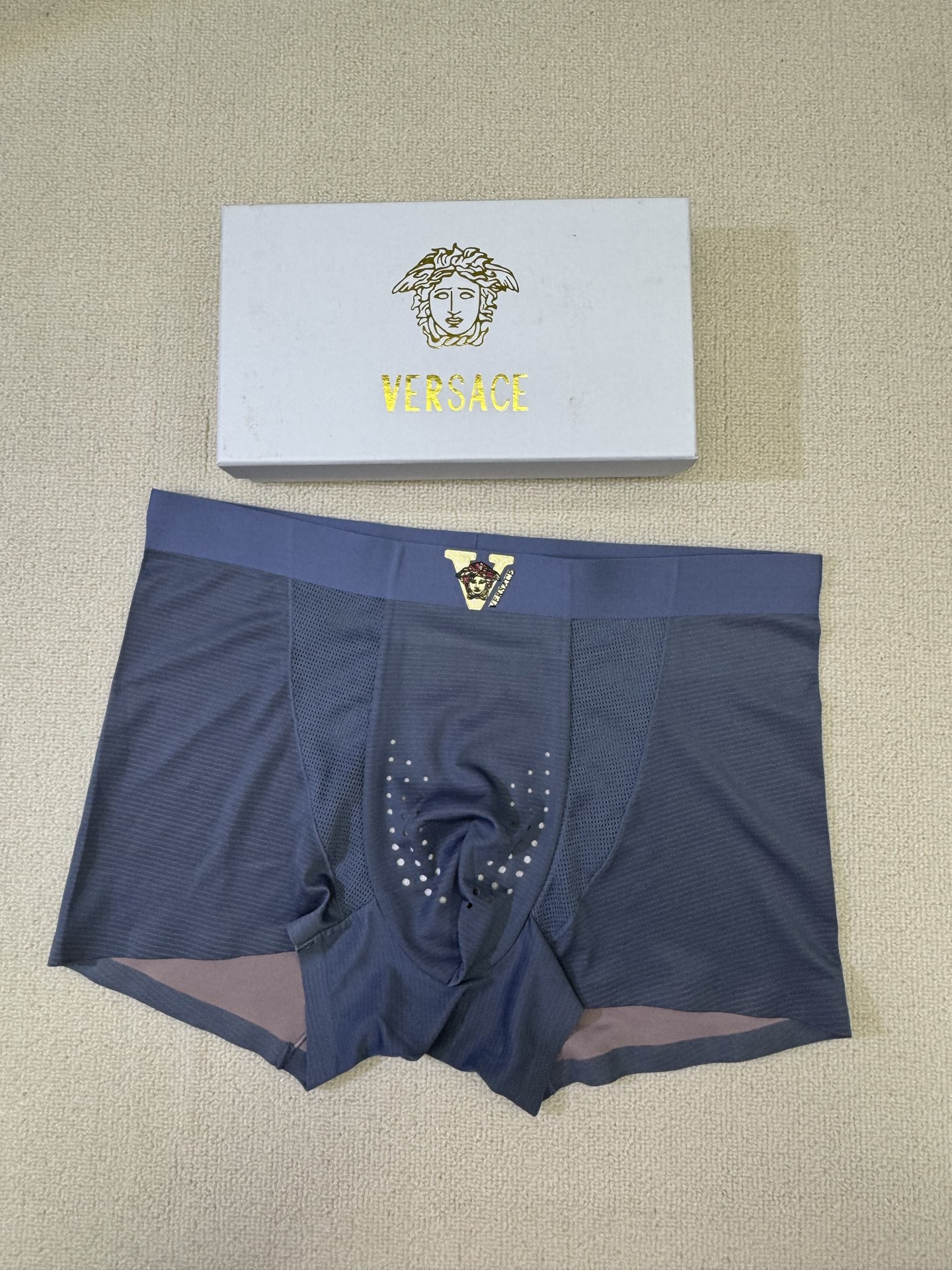 P80 VERSACE（范思哲）原单品质！精品盒装男士内裤！外贸国外订单，高品质，锦纶冰丝无痕切割工艺 科学配 82.5%锦纶+17.5%氨纶，丝滑 透气 舒适！有型！ 一点也不紧绷 按照人体工程学设计 彰显男性性感魅力 超级好穿  一盒3条  L-4XL（注:贴身衣物 不退不换）