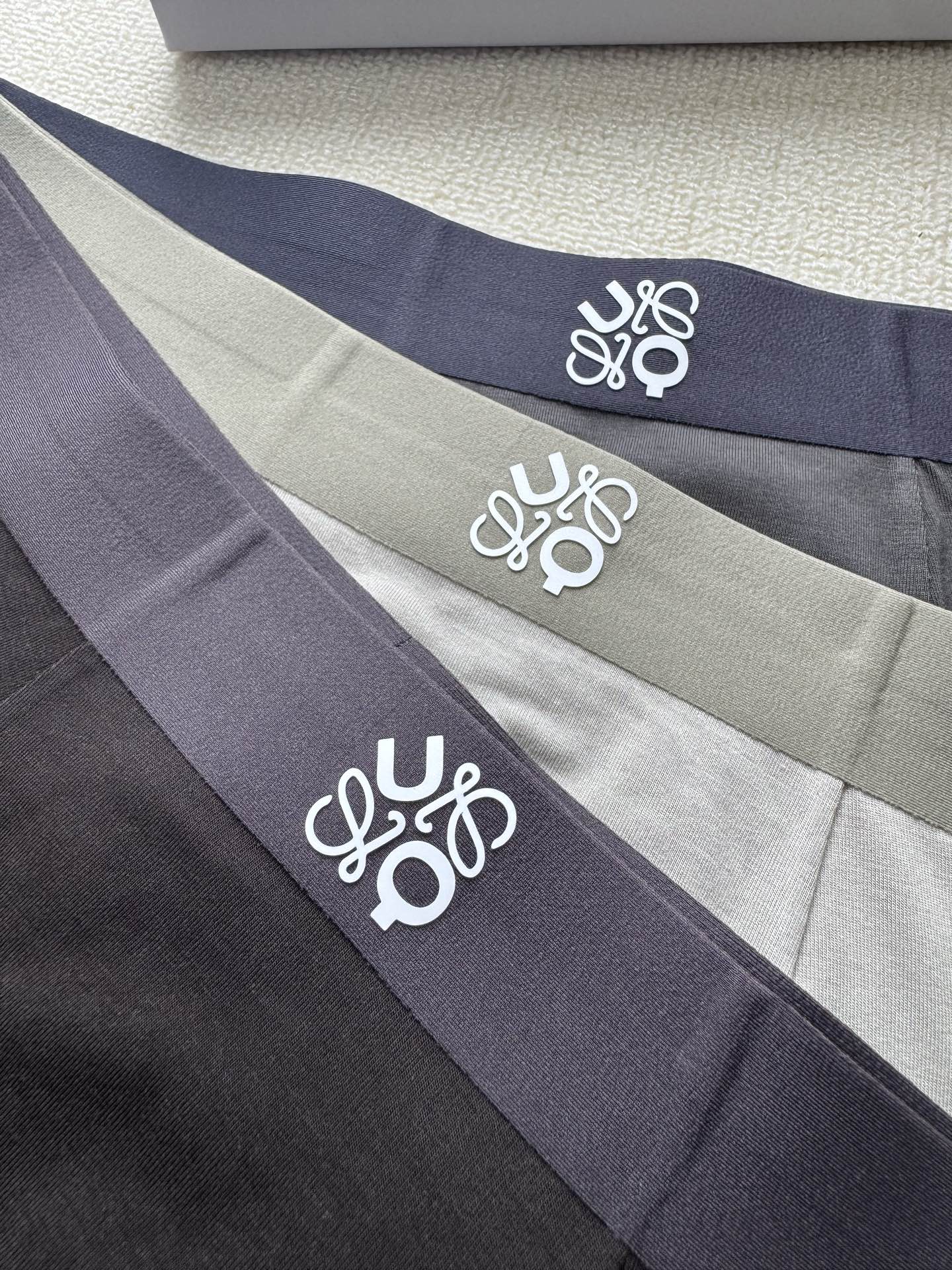 🆕🆕🆕LOEWE（罗意威） 最新款，绝对的原单品质订织面料、无缝切割工艺 透气 舒适！有型！ 超级好穿 