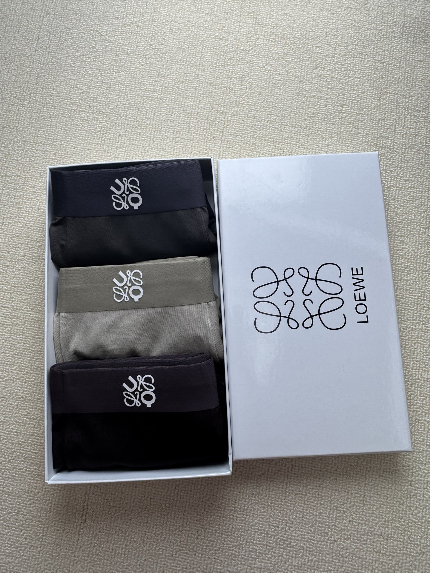 🔥🔥🔥LOEWE（罗意威） 最新款，绝对的原单品质订织面料、无缝切割工艺 透气 舒适！有型！ 超级好穿 