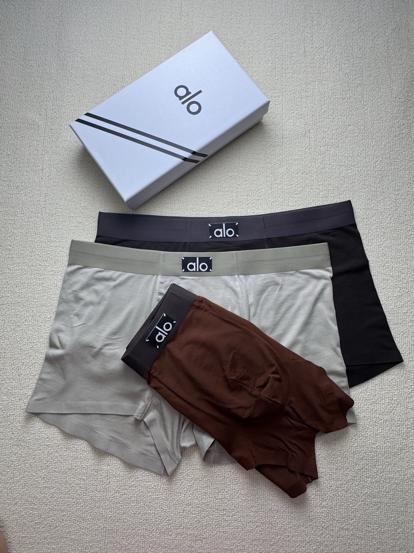 🔥🔥🔥all爆款到货、专柜专属Logo，绝对的原单品质，无缝切割工艺 、订织面料和颜色木代尔面料，一盒3