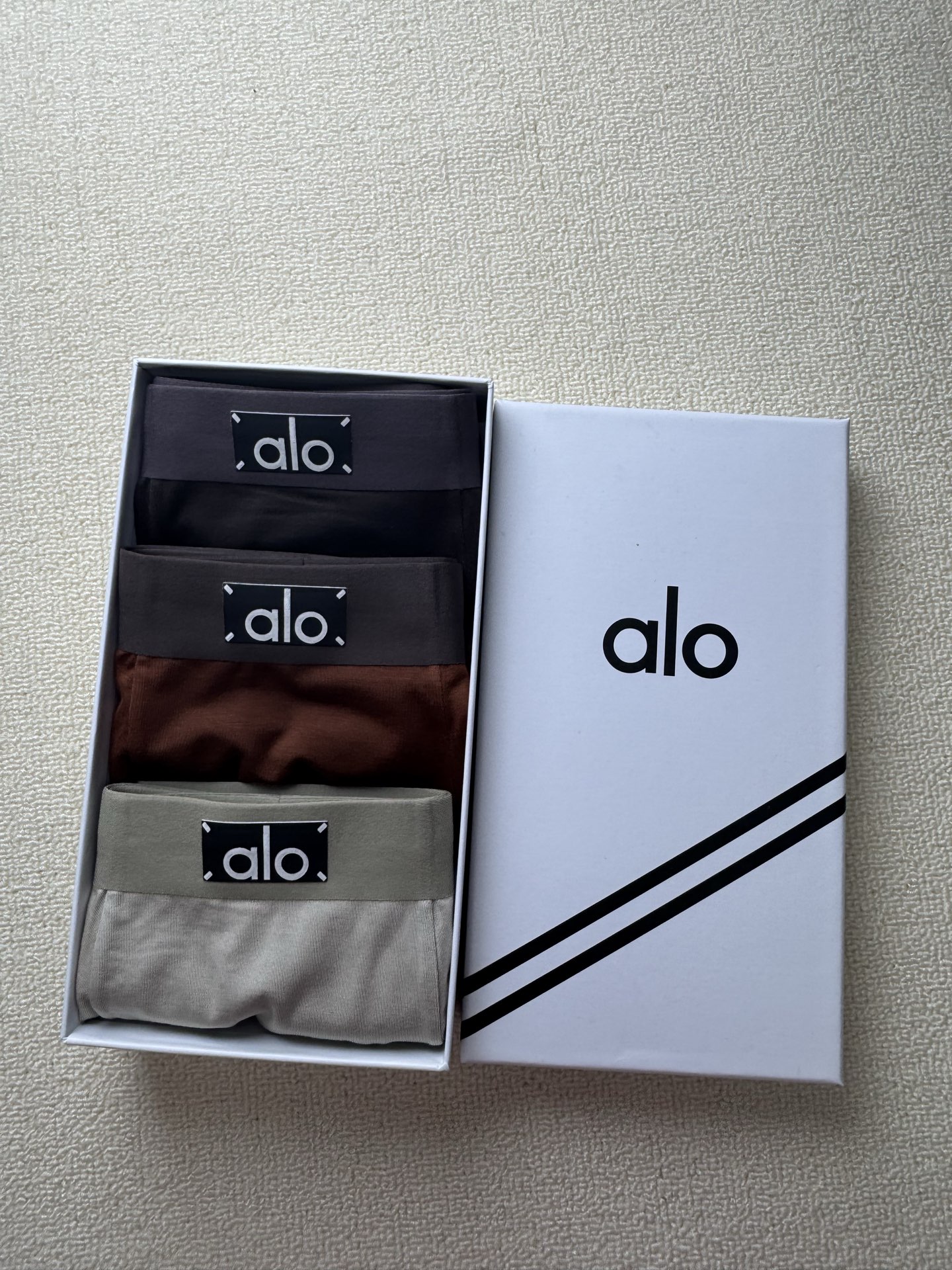 🔥🔥🔥all爆款到货、专柜专属Logo，绝对的原单品质，无缝切割工艺 、订织面料和颜色木代尔面料，一盒3