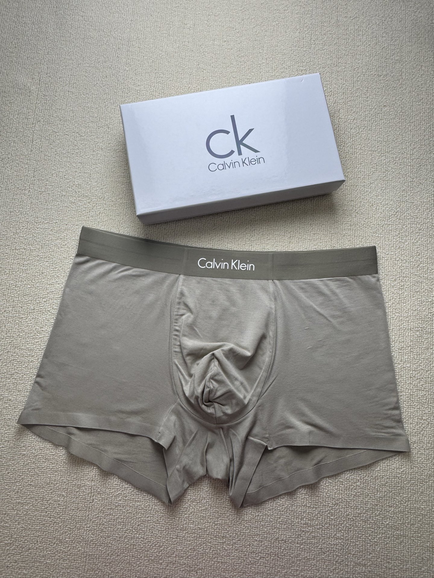 🔥🔥🔥ck 爆款到货、专柜专属Logo，绝对的原单品质，无缝切割工艺 、订织面料和颜色木代尔面料，一盒3