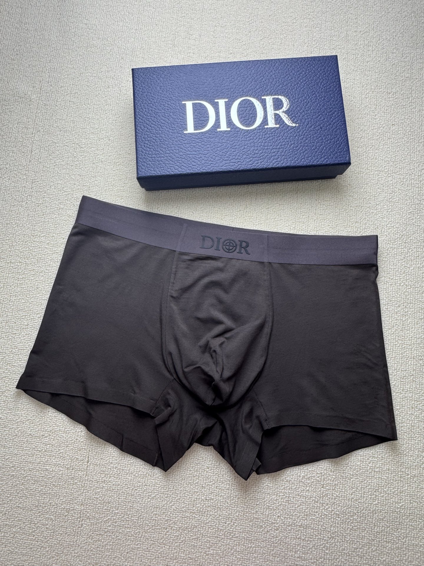 🆕🆕🆕Dior爆款到货、专柜专属Logo，绝对的原单品质，无缝切割工艺 、订织面料和颜色木代尔面料，一盒